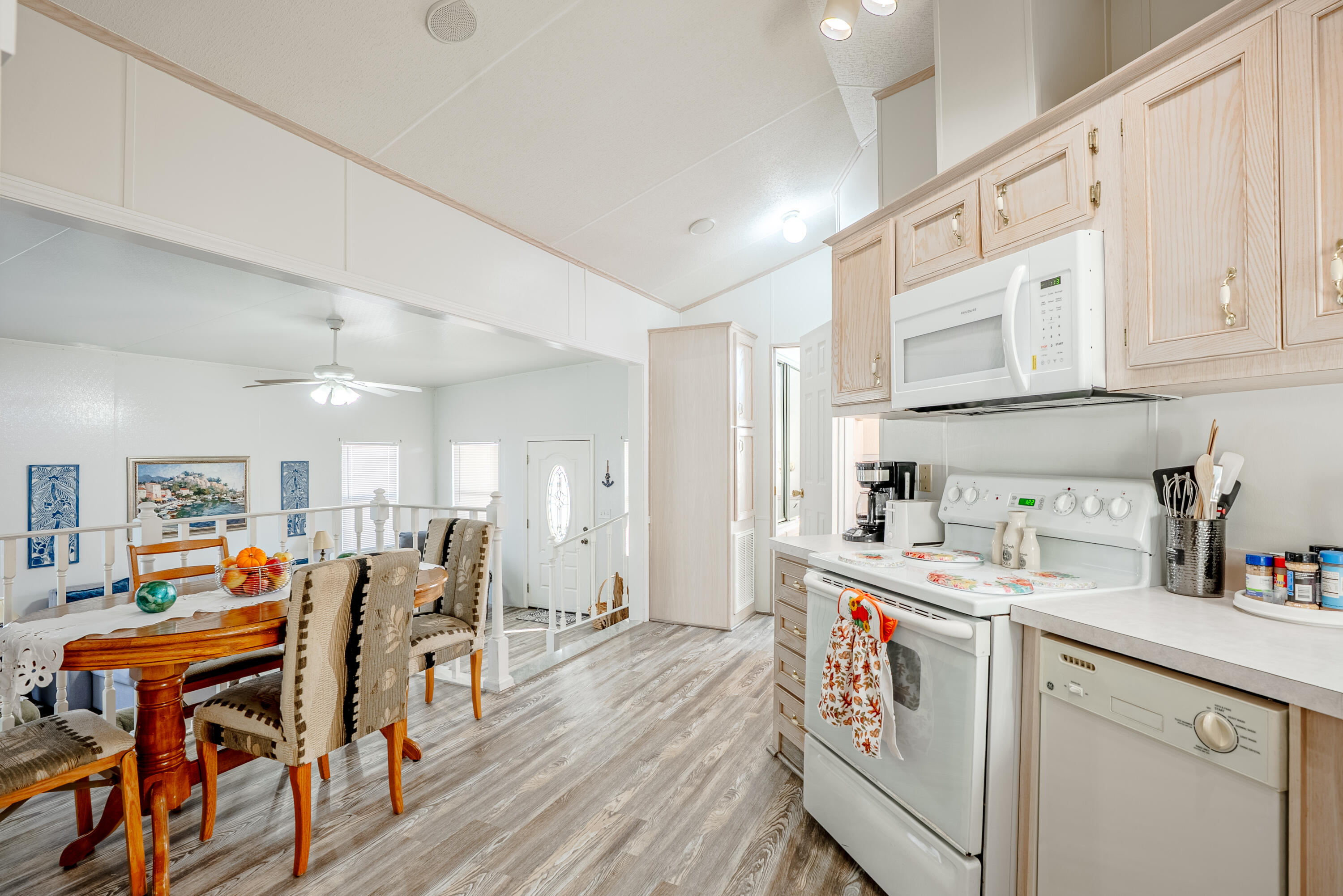 EMERALD POINTE RESORT - Residential