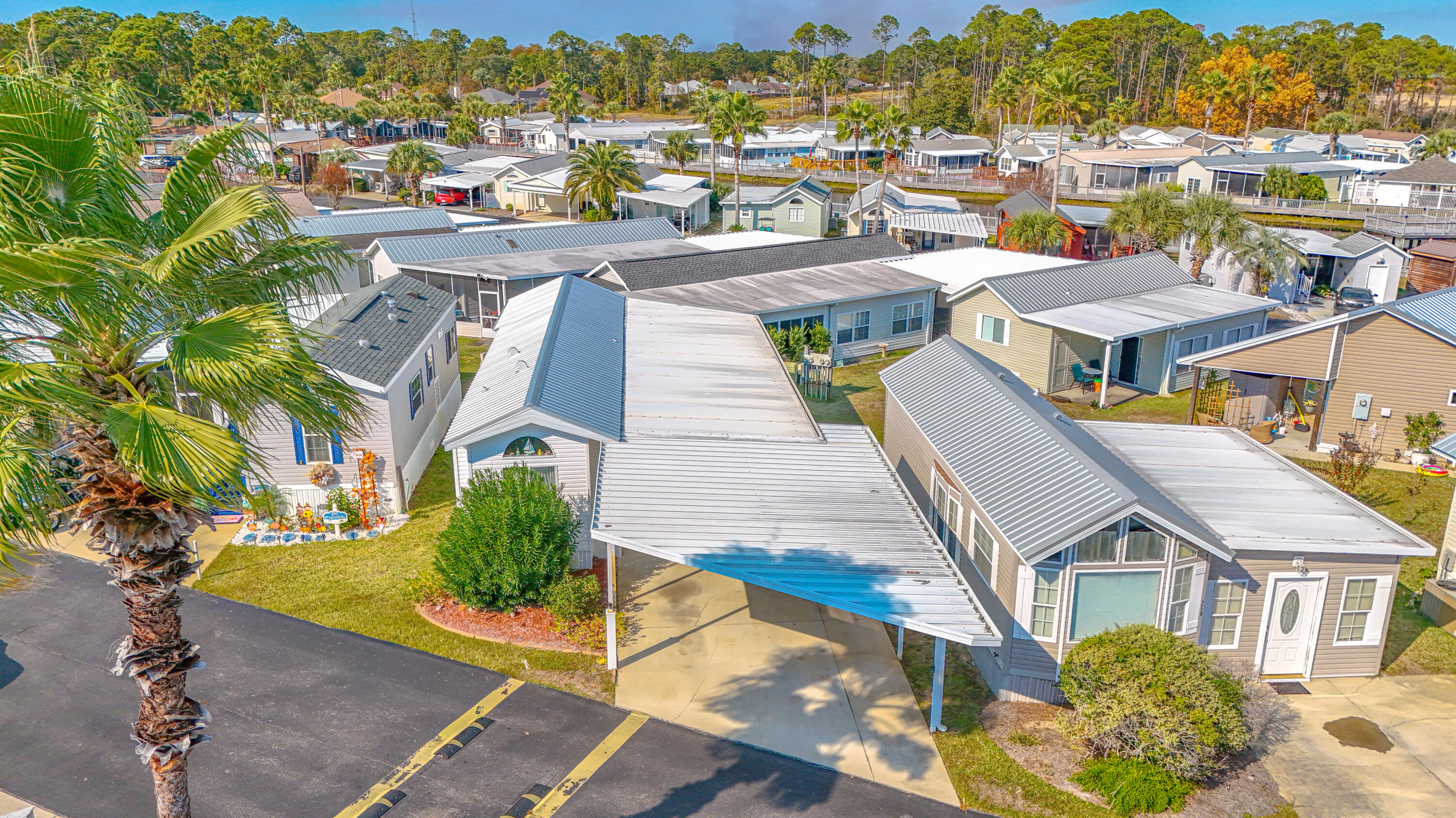 EMERALD POINTE RESORT - Residential