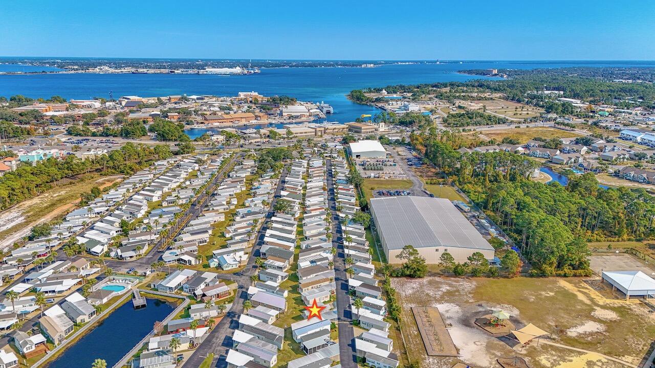 EMERALD POINTE RESORT - Residential