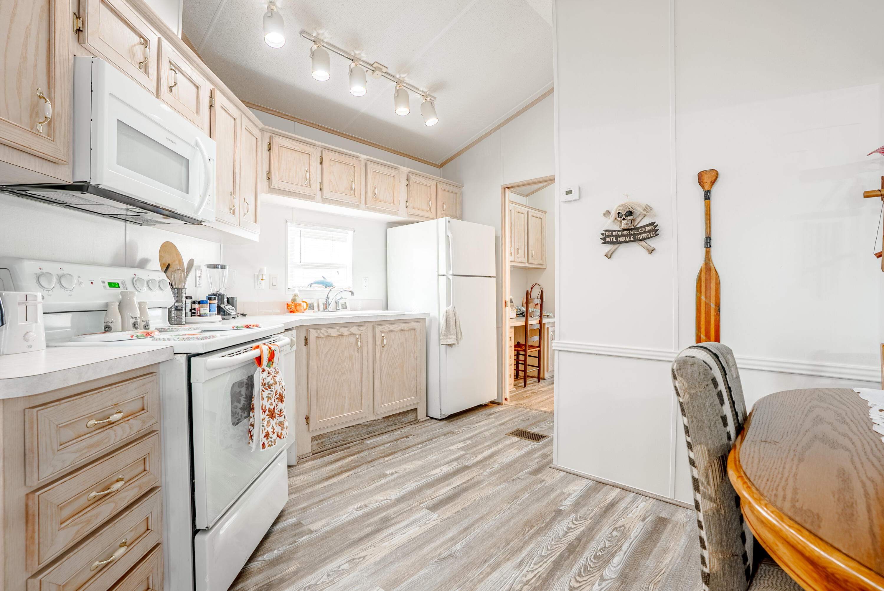 EMERALD POINTE RESORT - Residential