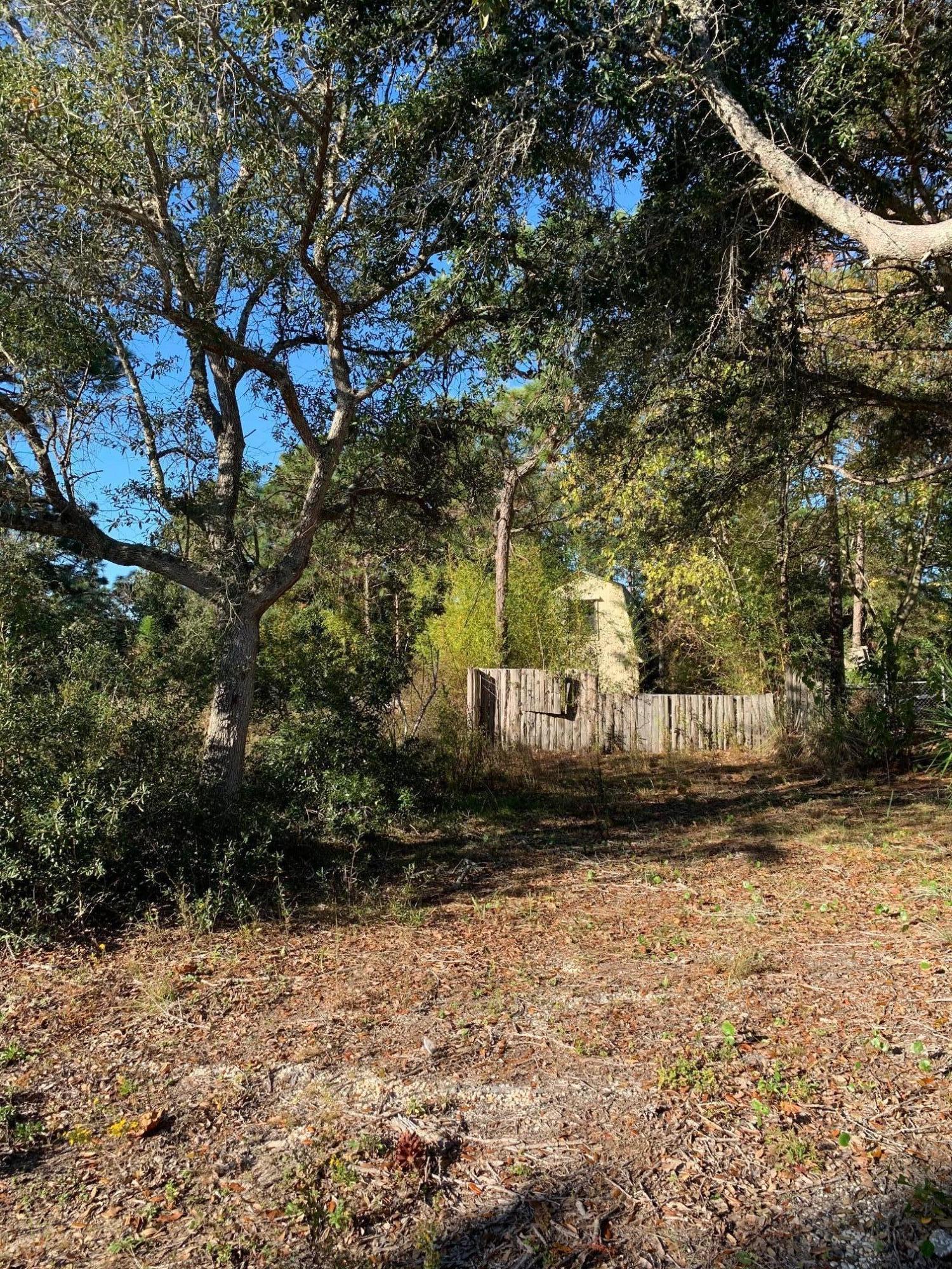 Great lot. Close to elementary school, beaches, shopping and bases.