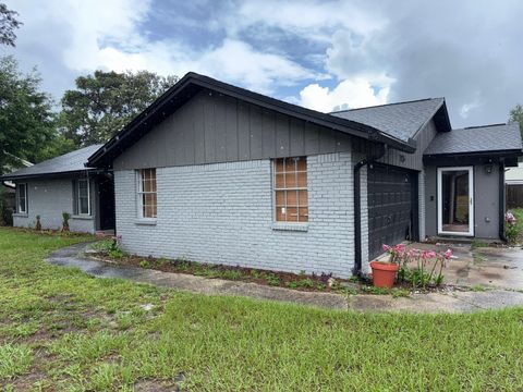 Photo of 125 Newcastle Circle, Fort Walton Beach, FL 32547 (MLS # 991510)