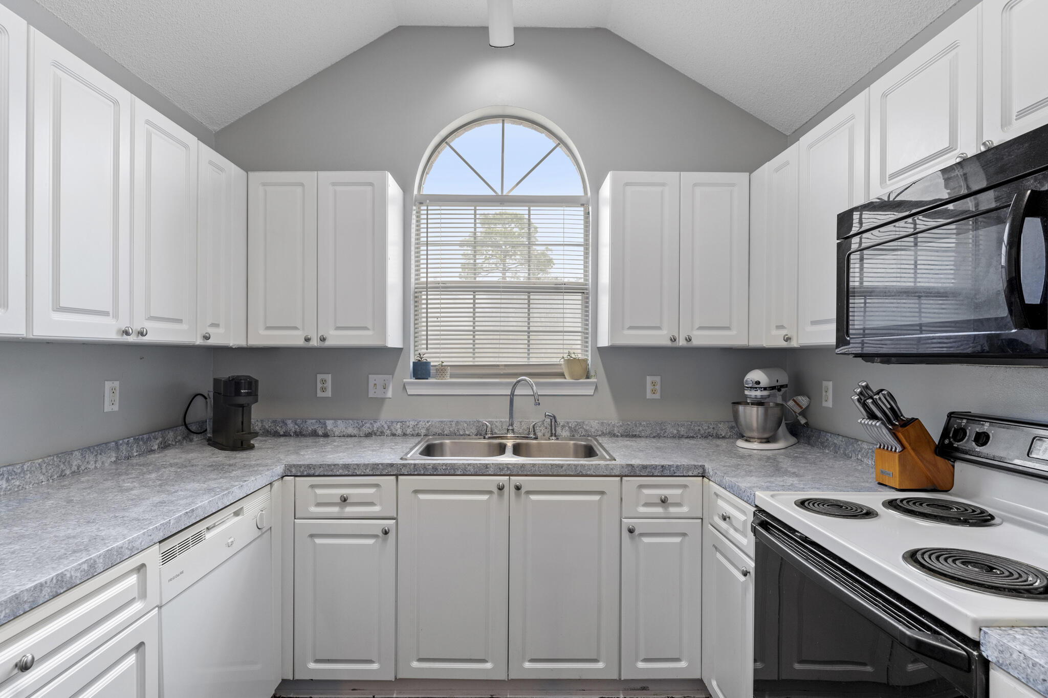 FOREST OAKS PH 2 - Residential