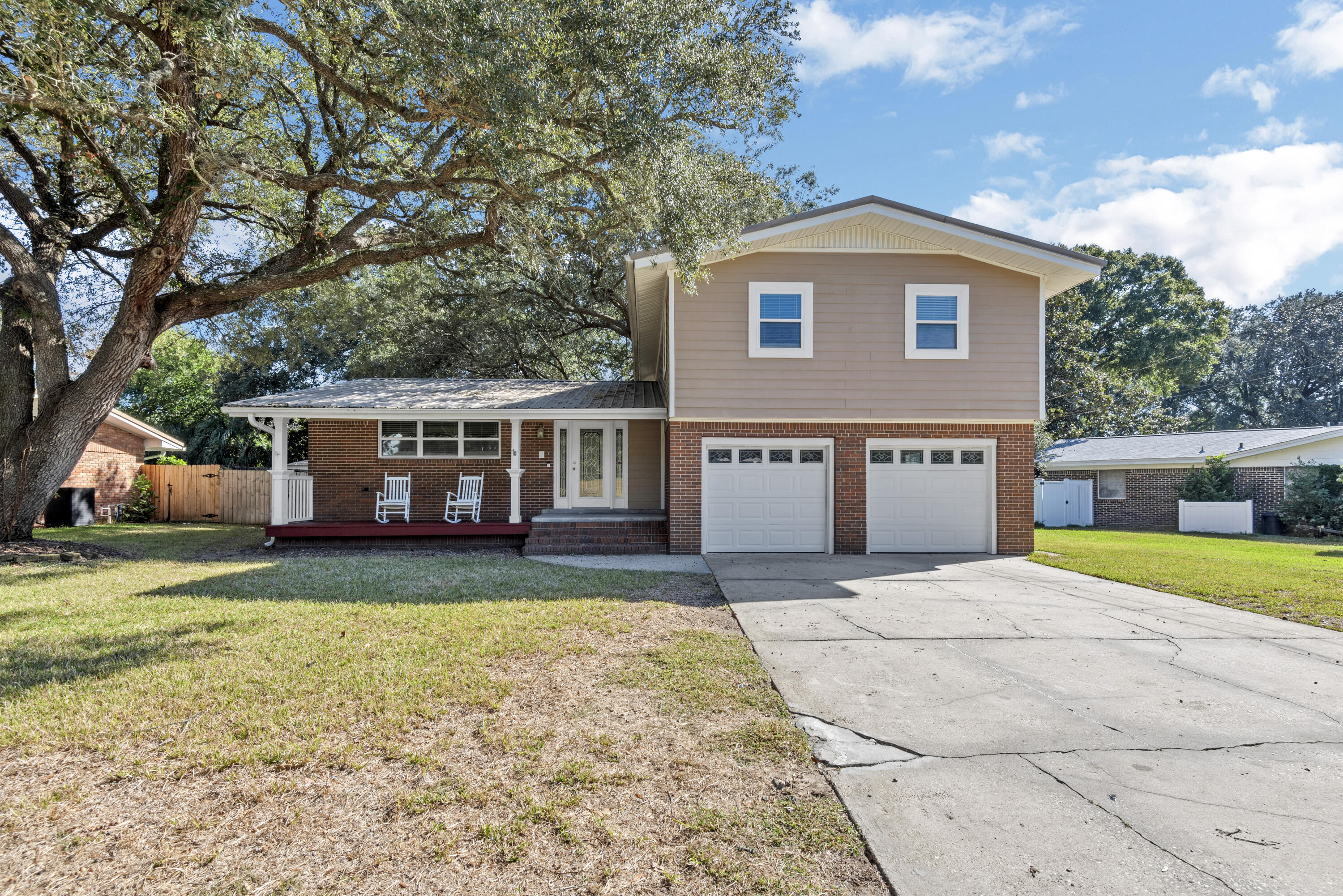 COUNTRY CLUB ESTATES 1ST ADDN, Lot 2 Blk M - Residential