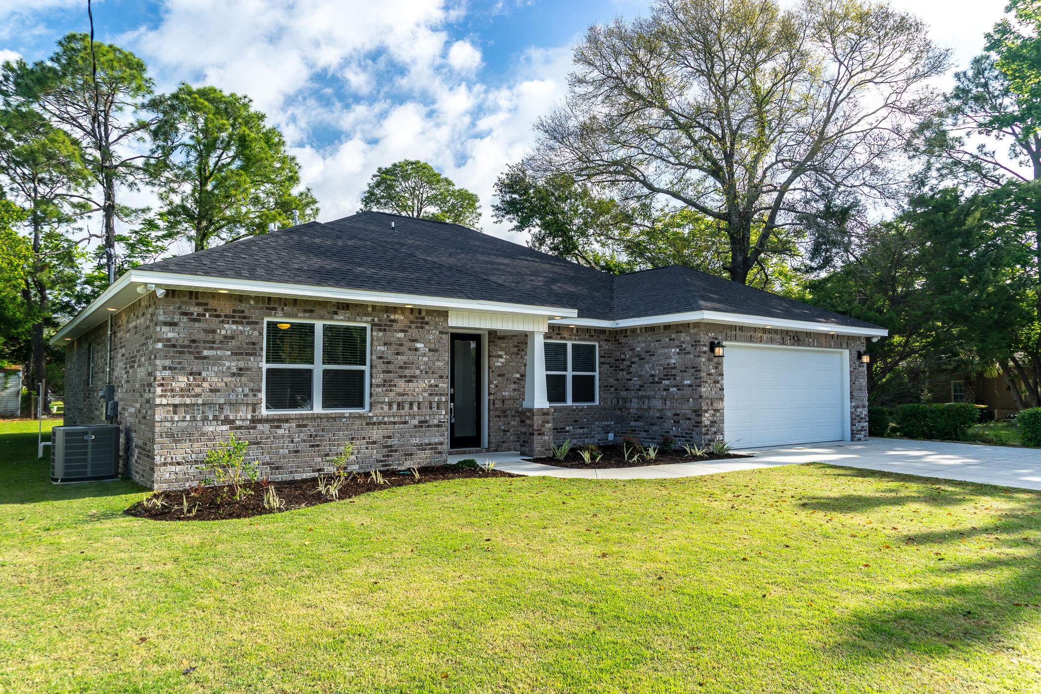 ELLIOTTS POINT - Residential