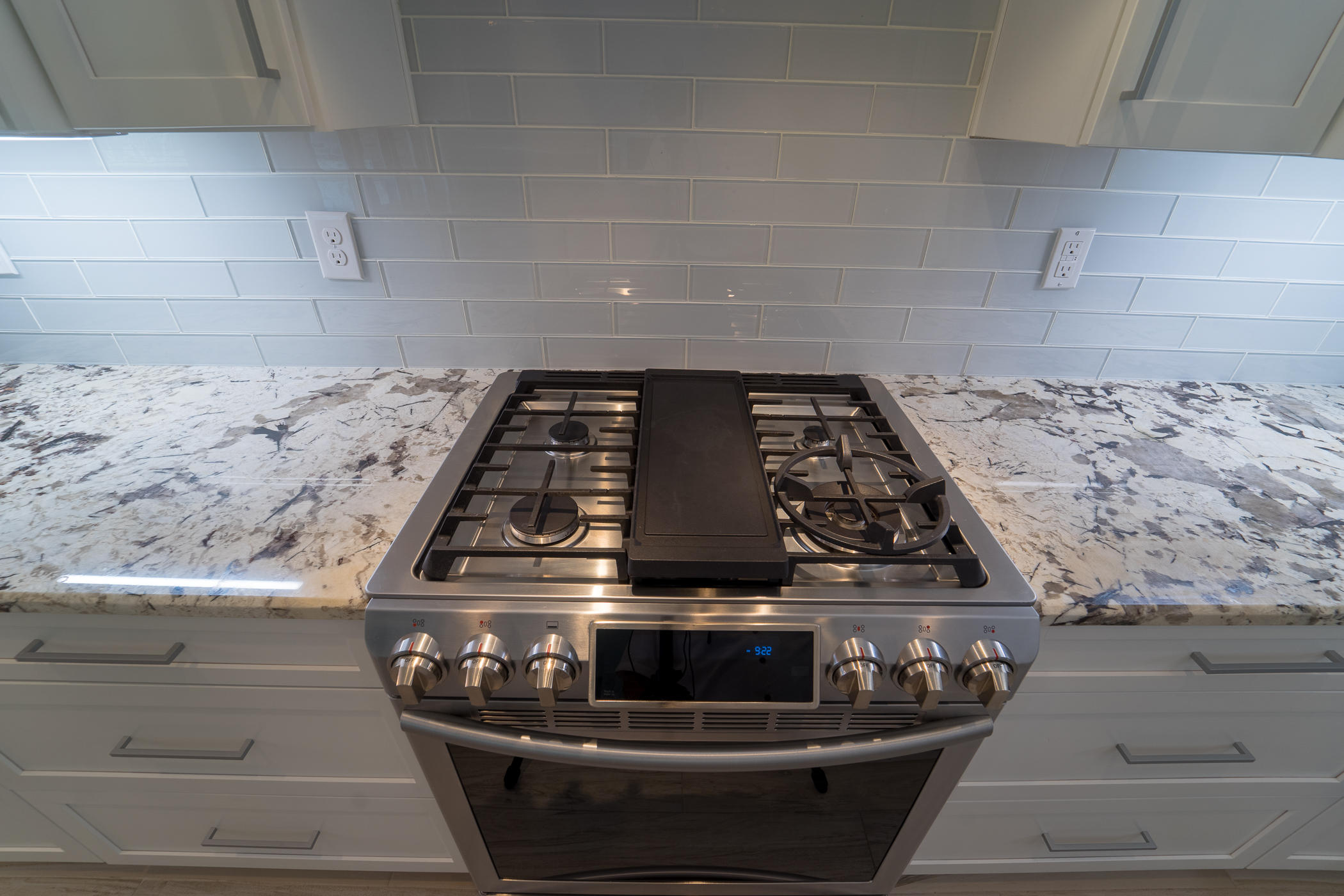 ELLIOTTS POINT - Residential