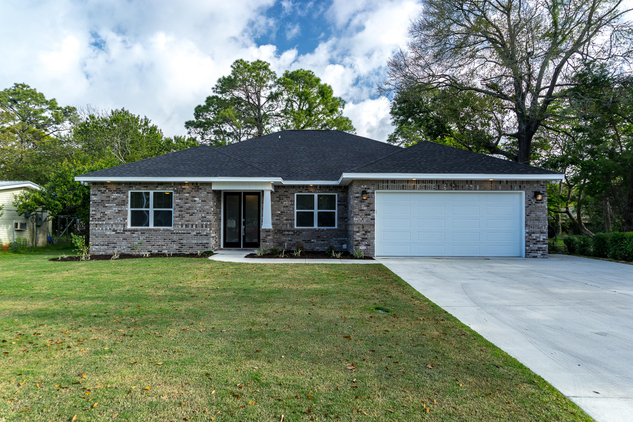 ELLIOTTS POINT - Residential