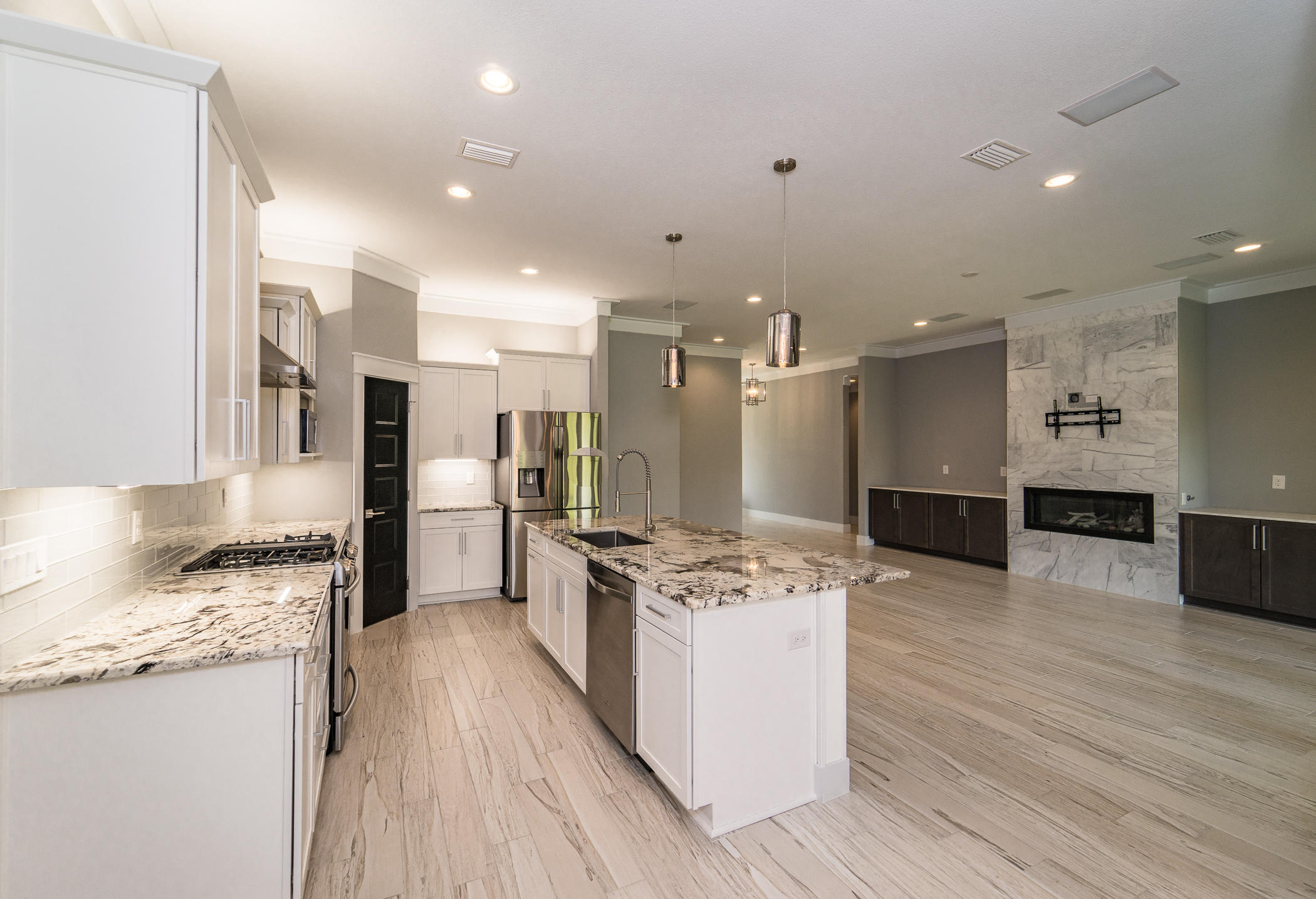 ELLIOTTS POINT - Residential