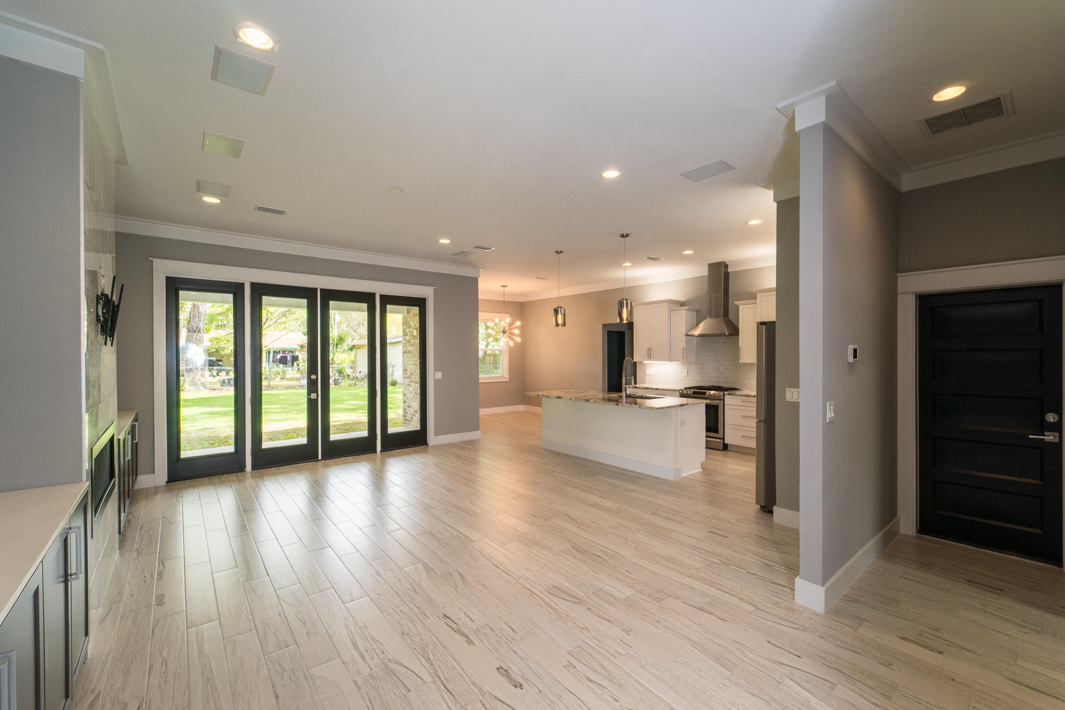 ELLIOTTS POINT - Residential