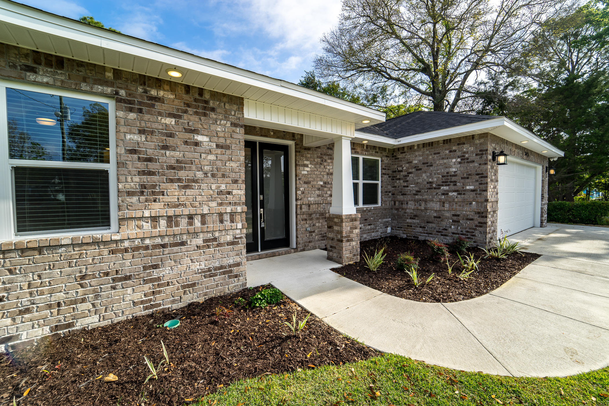 ELLIOTTS POINT - Residential