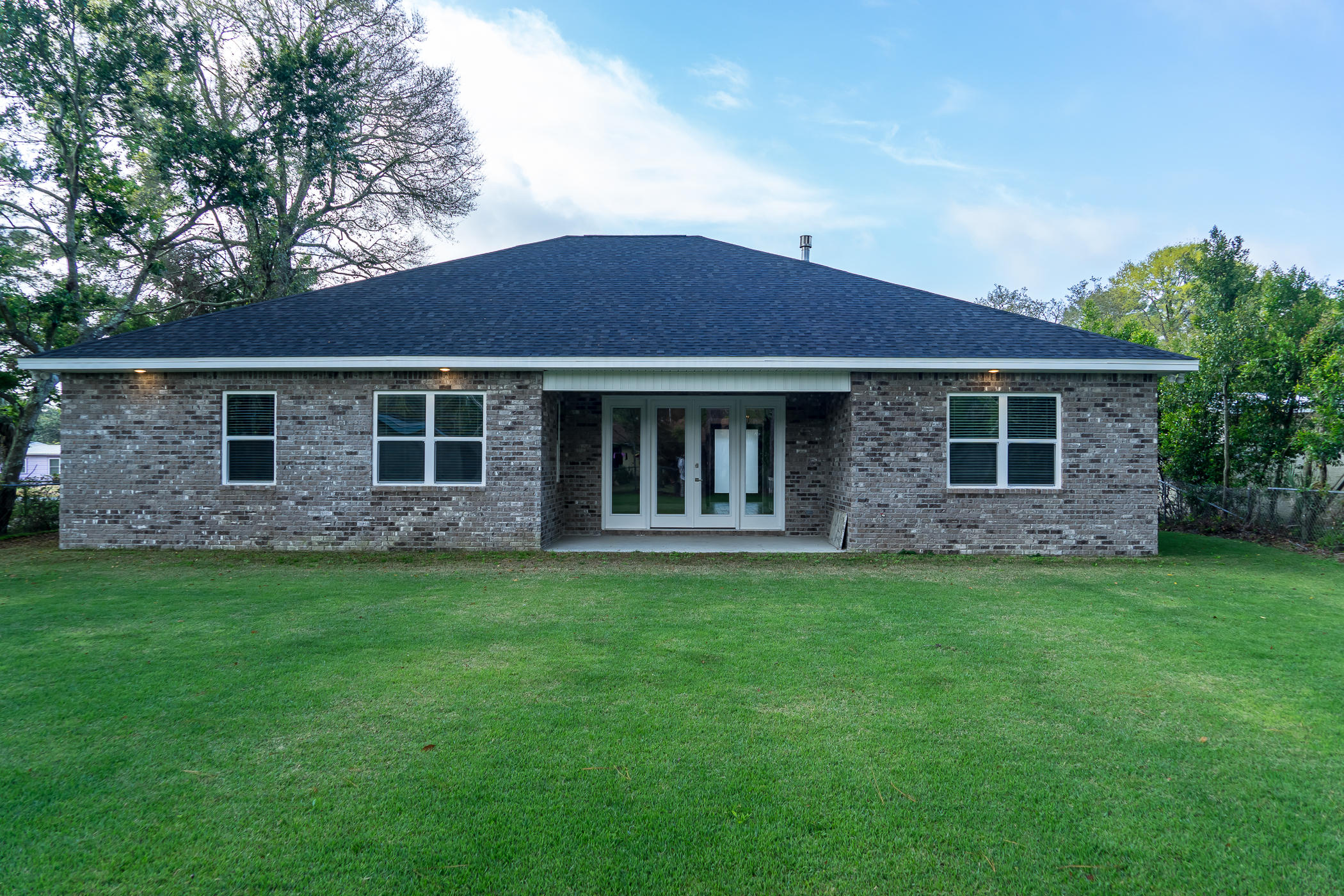 ELLIOTTS POINT - Residential