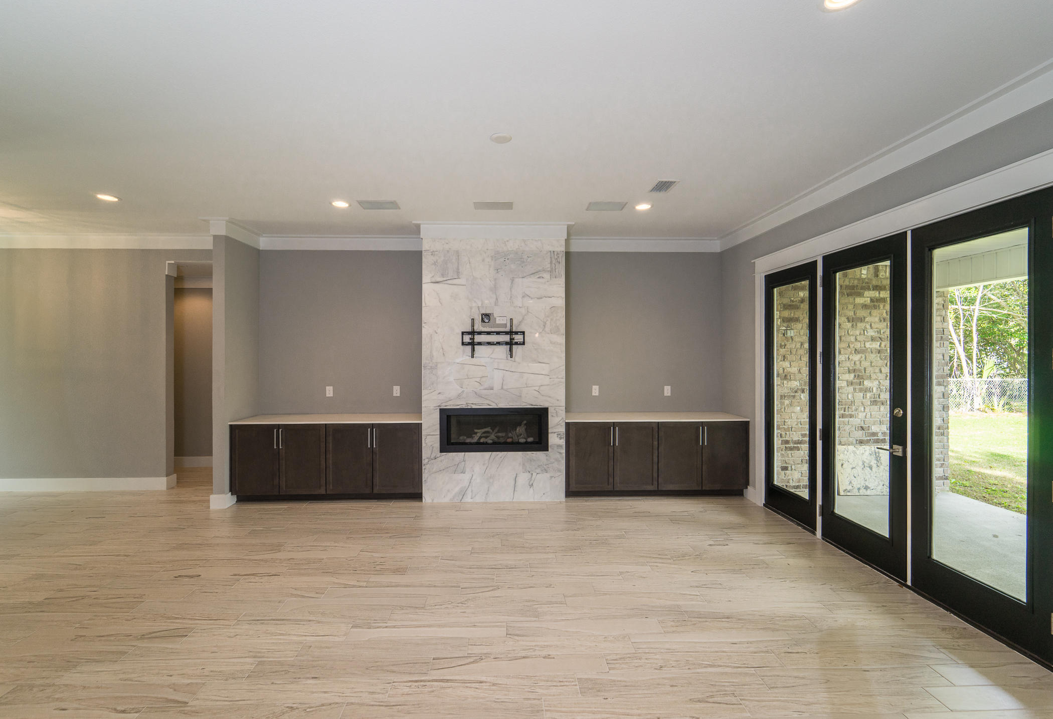 ELLIOTTS POINT - Residential