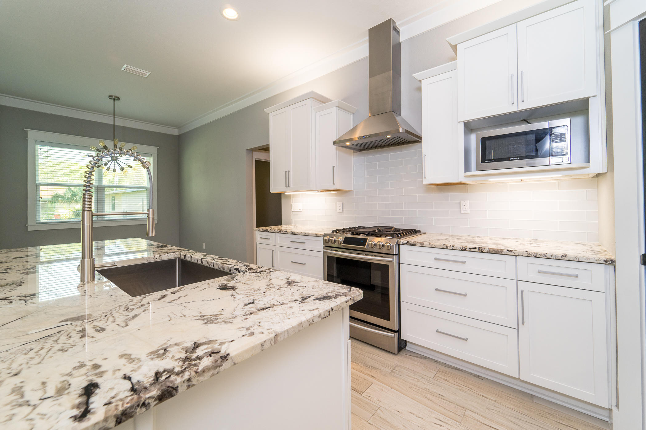 ELLIOTTS POINT - Residential