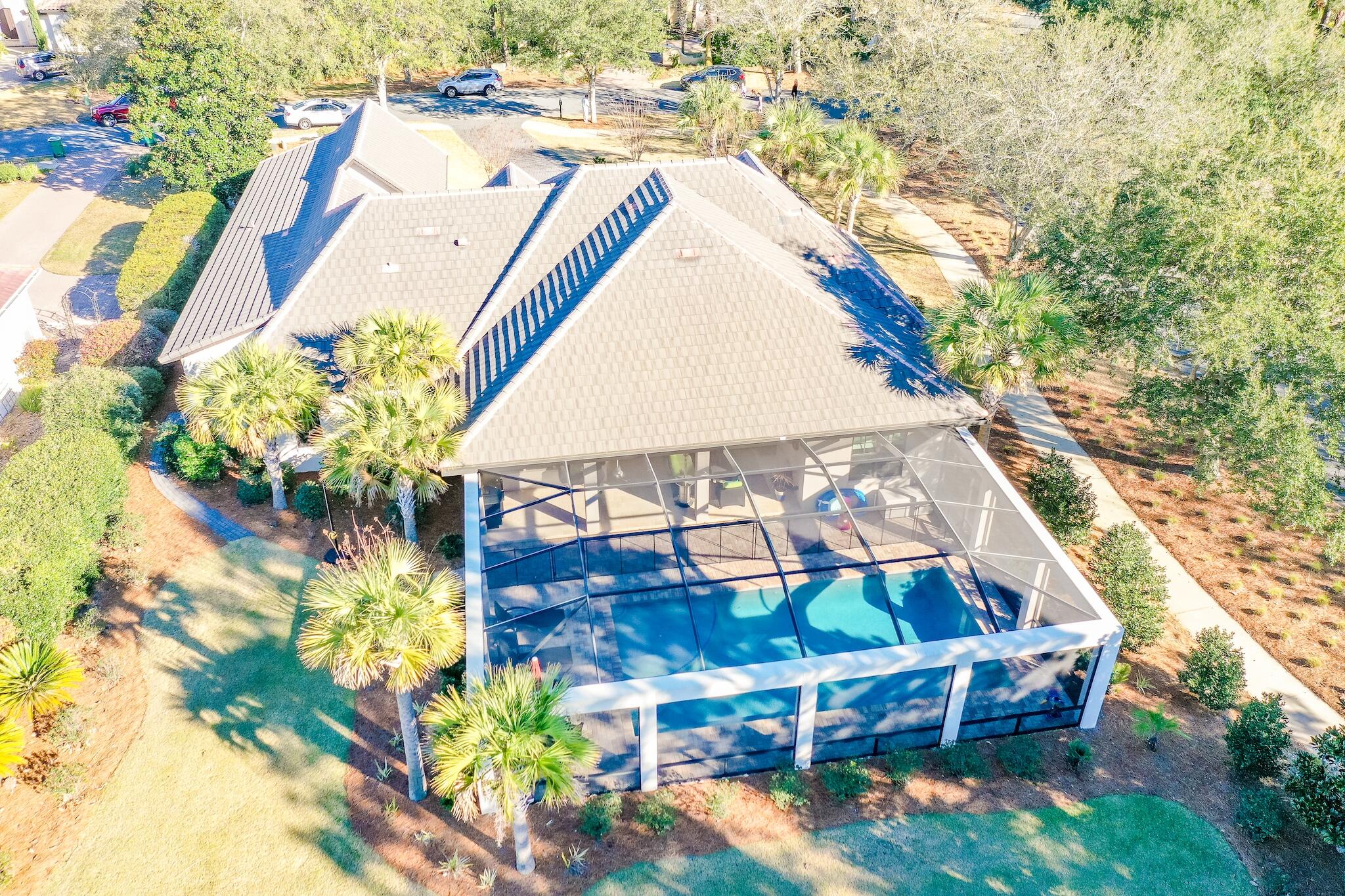 REGATTA BAY 
COMMODORE POINT - Residential