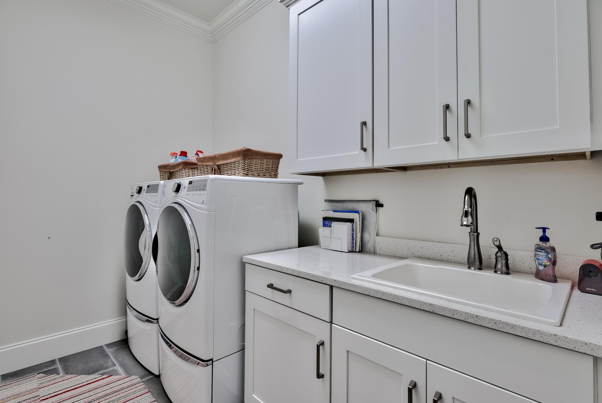 REGATTA BAY 
COMMODORE POINT - Residential