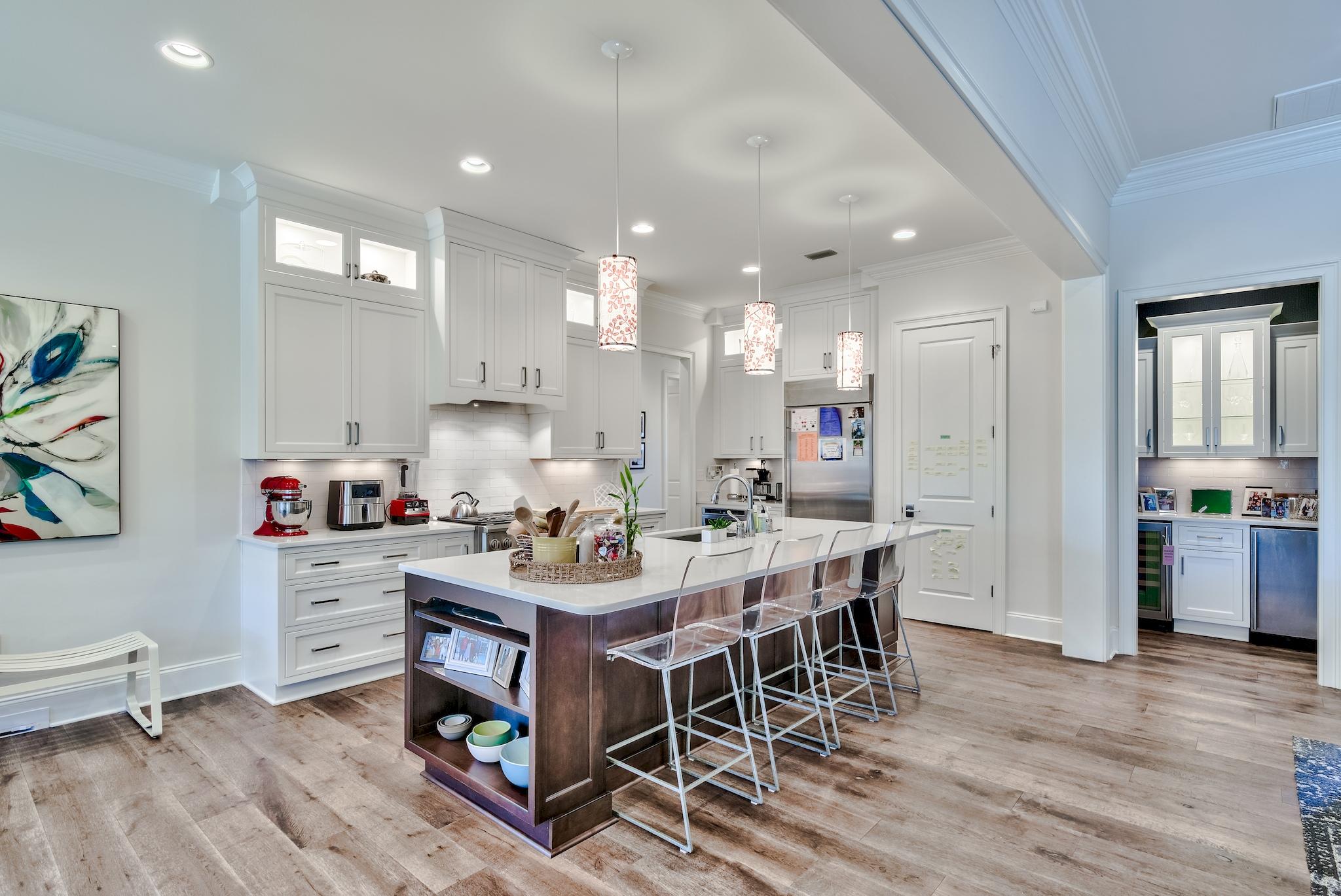 REGATTA BAY 
COMMODORE POINT - Residential