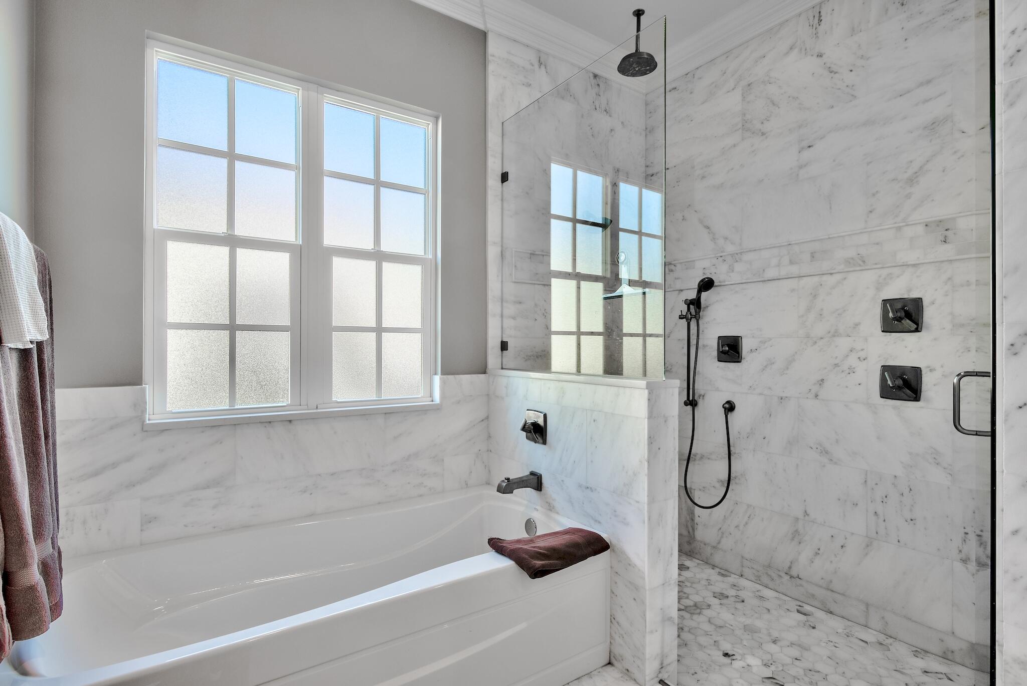 REGATTA BAY 
COMMODORE POINT - Residential