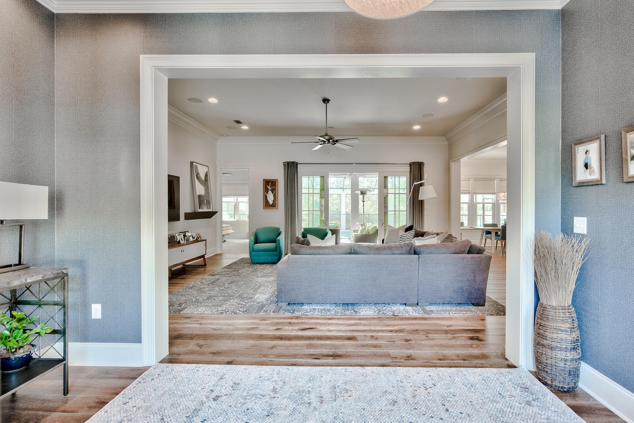 REGATTA BAY 
COMMODORE POINT - Residential