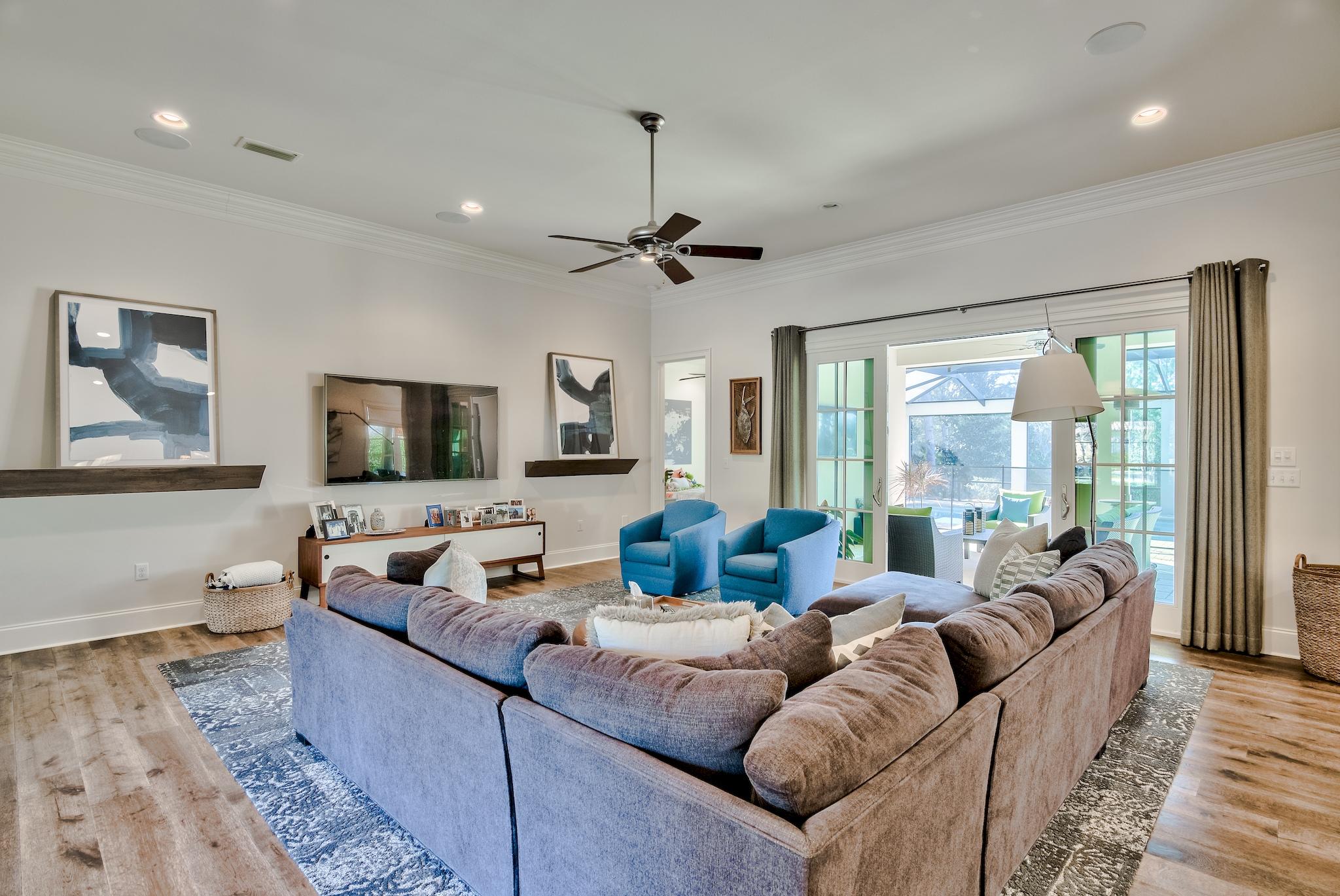 REGATTA BAY 
COMMODORE POINT - Residential