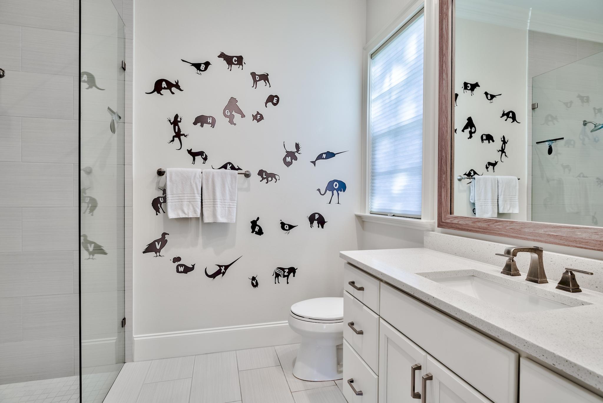 REGATTA BAY 
COMMODORE POINT - Residential