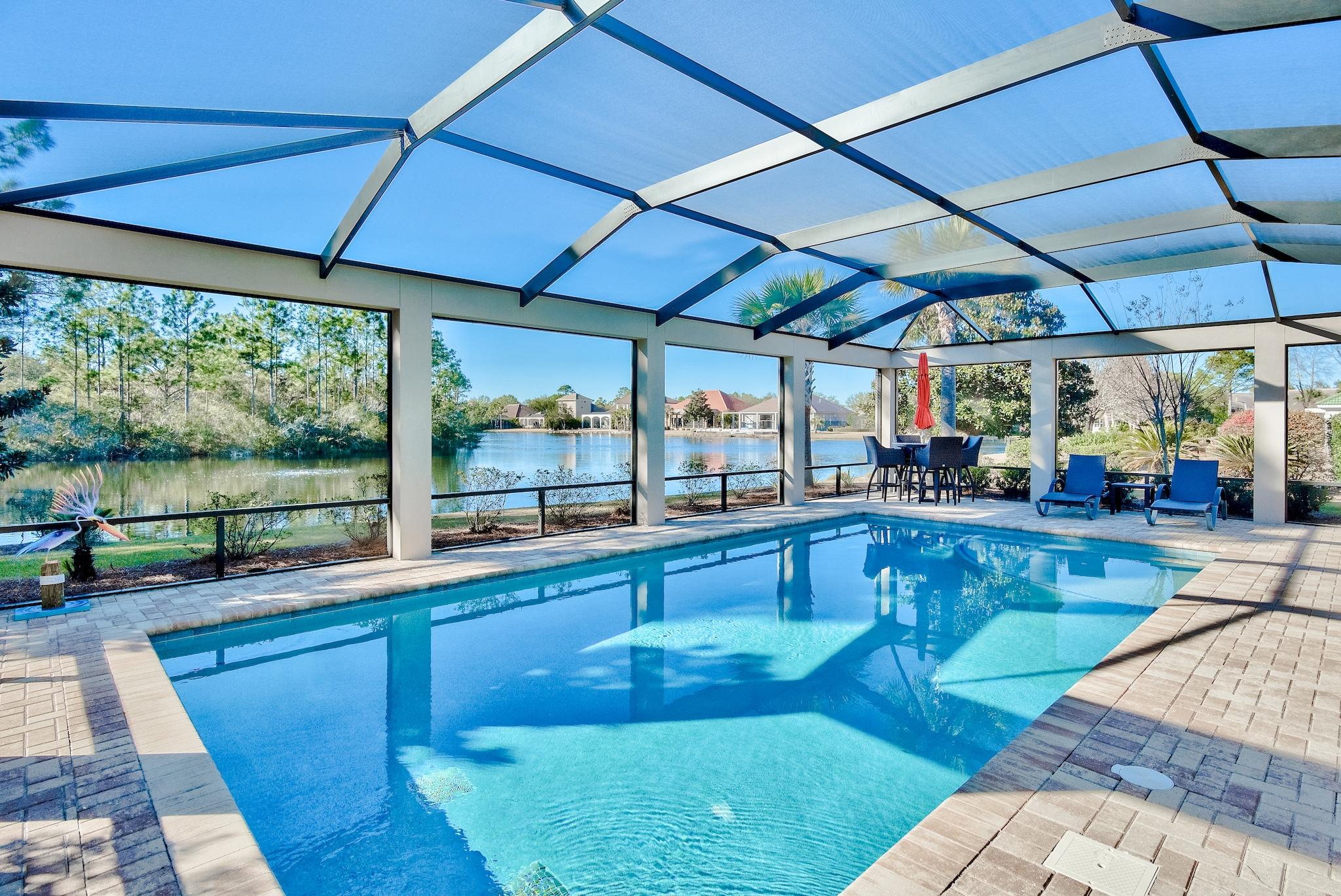 REGATTA BAY 
COMMODORE POINT - Residential