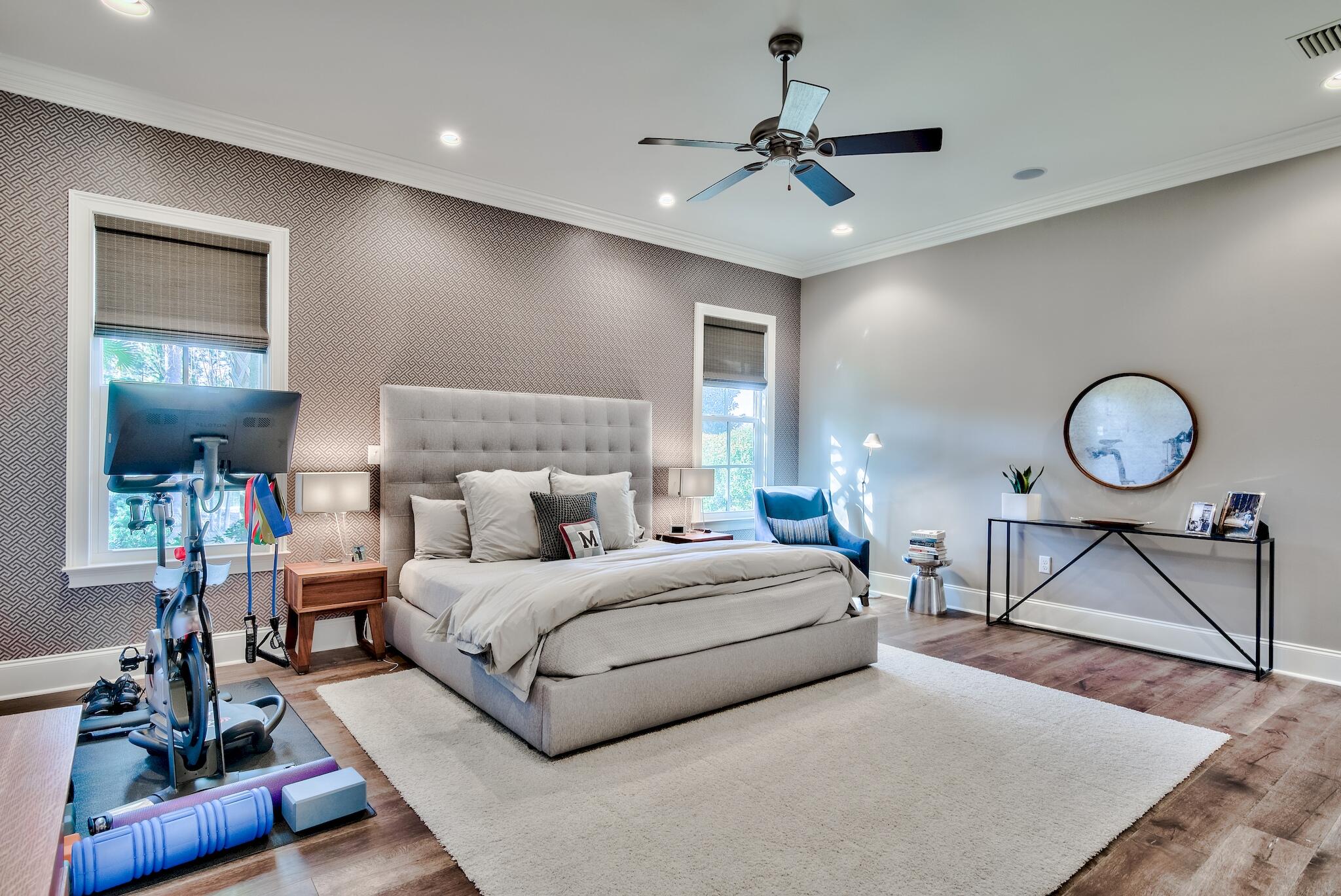 REGATTA BAY 
COMMODORE POINT - Residential