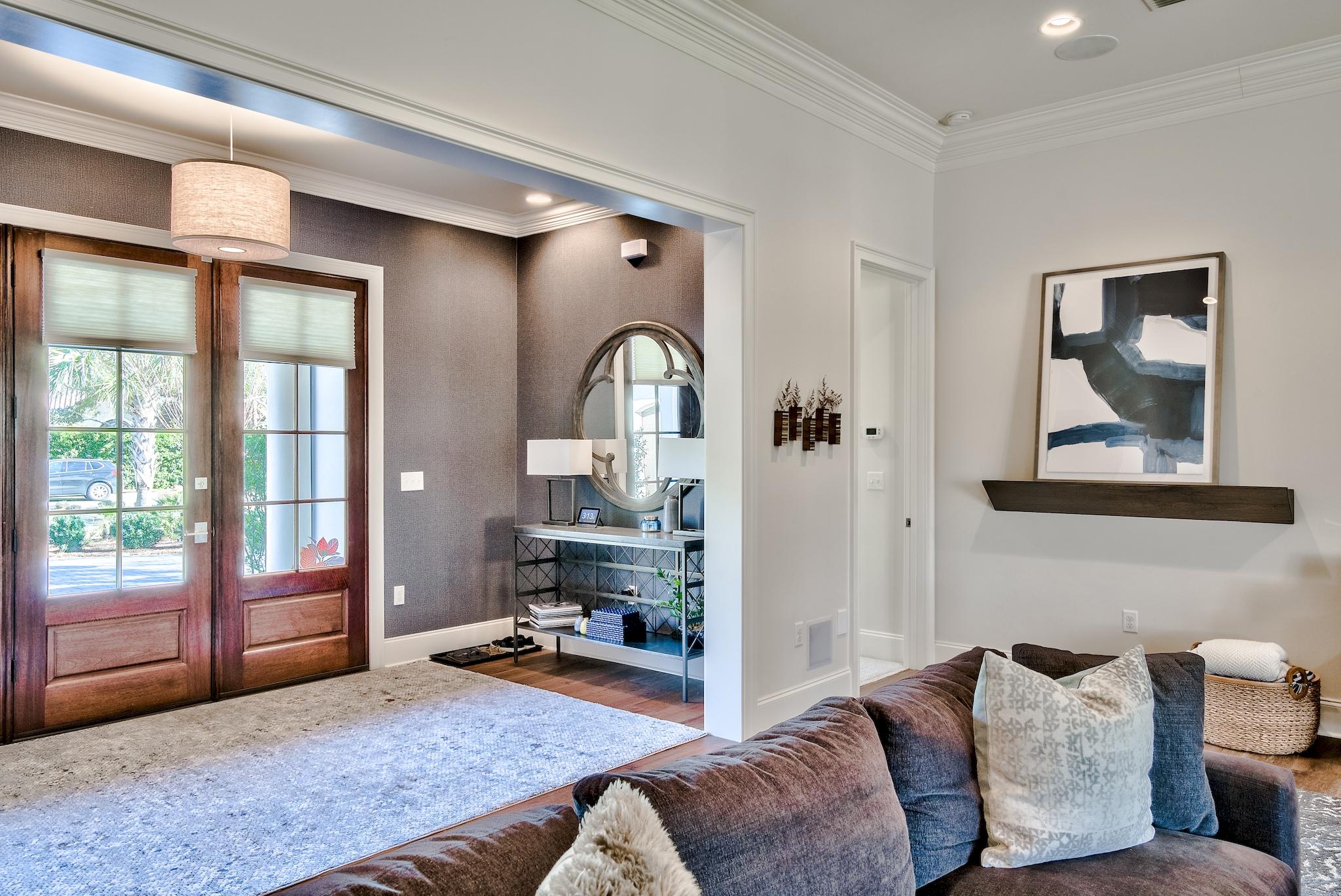 REGATTA BAY 
COMMODORE POINT - Residential