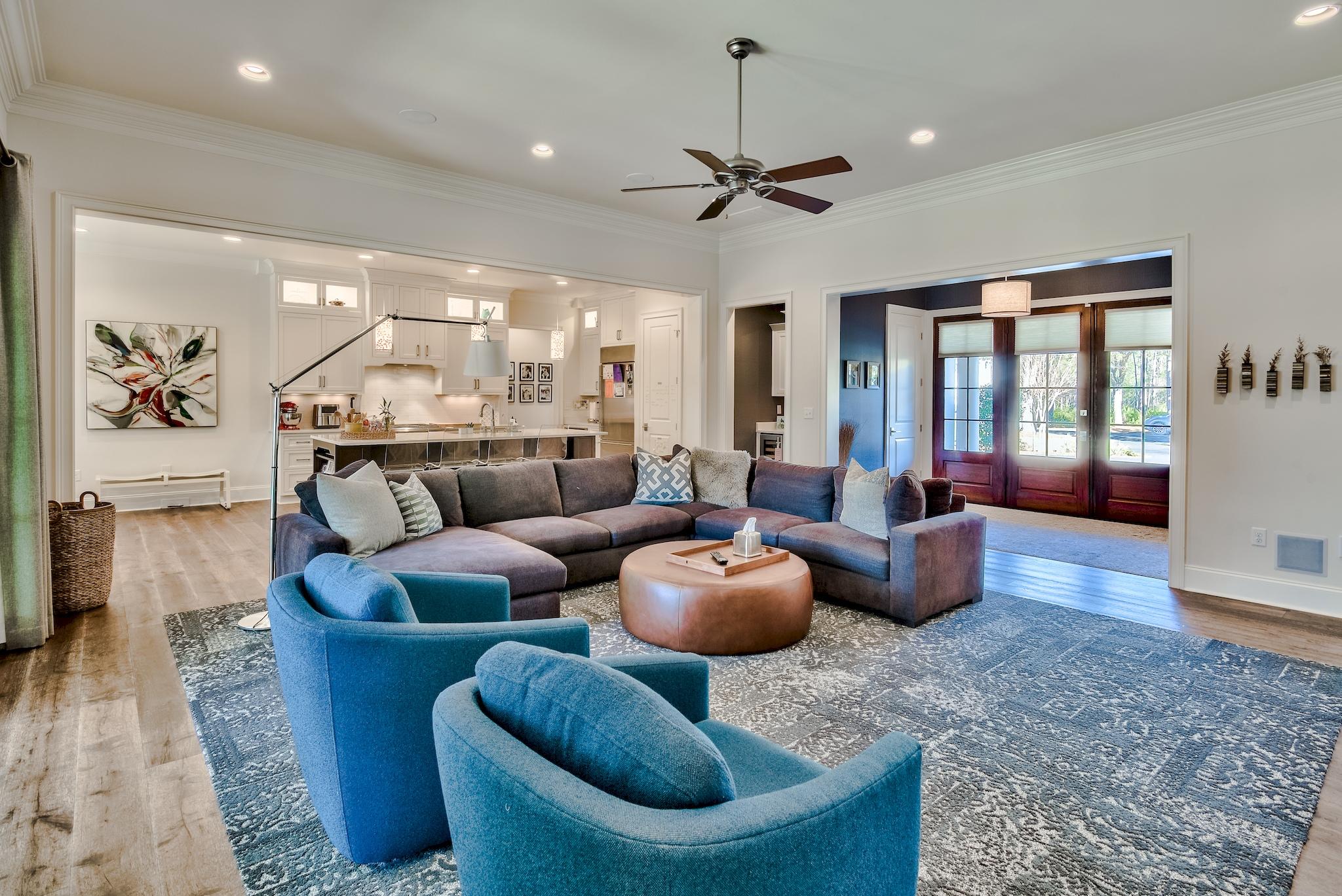 REGATTA BAY 
COMMODORE POINT - Residential