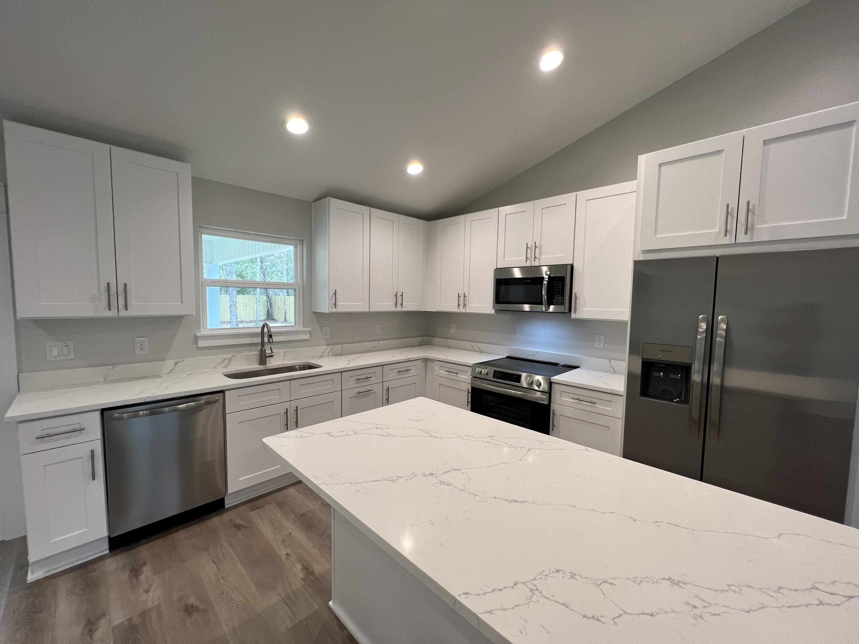 OAKWOOD LAKES ESTATES - Residential