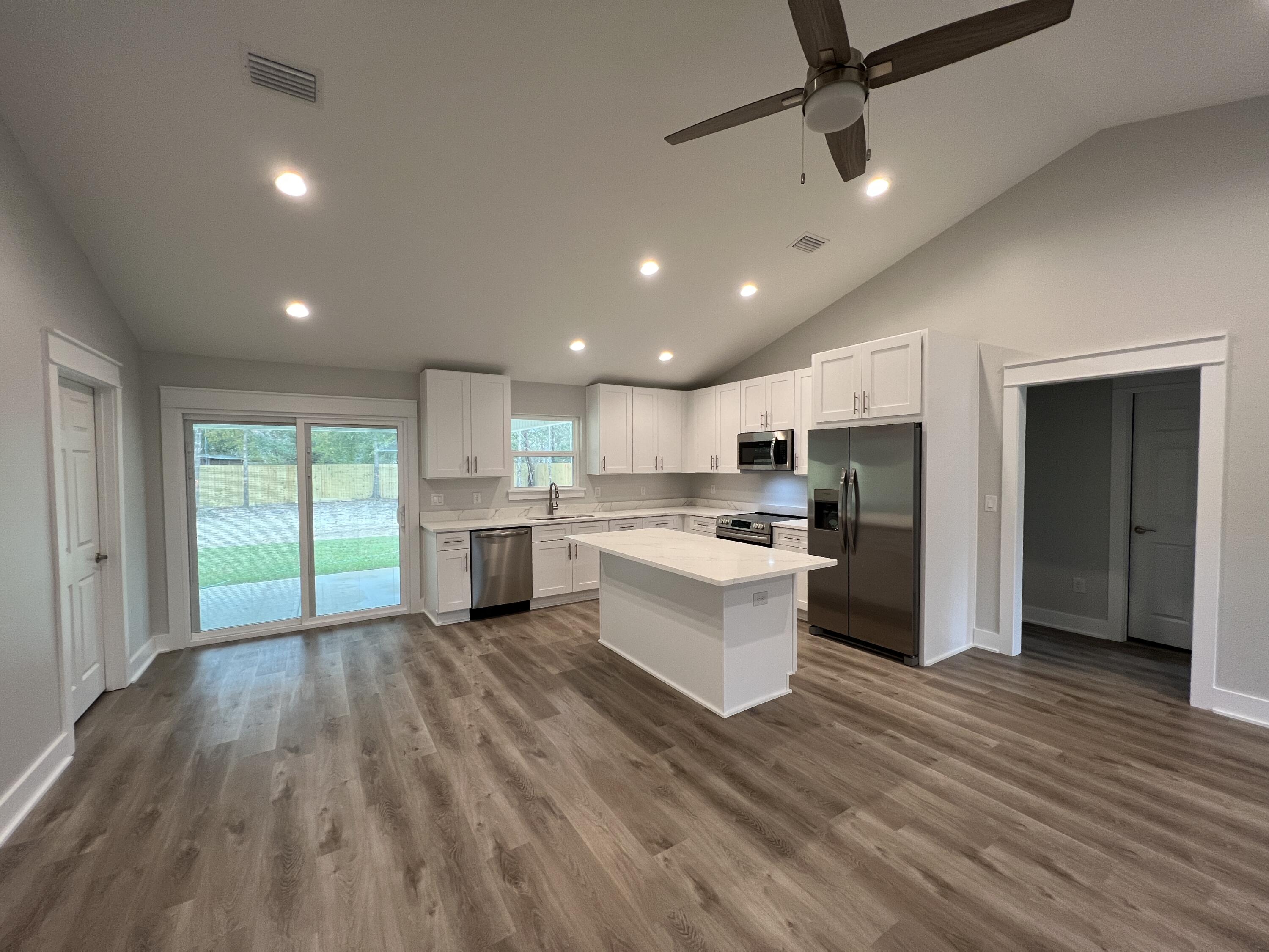 OAKWOOD LAKES ESTATES - Residential