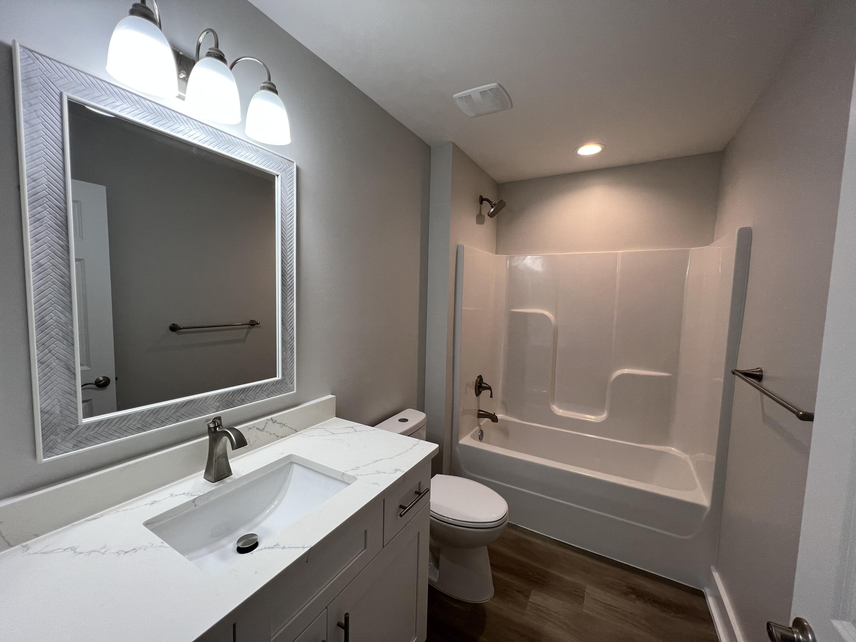 OAKWOOD LAKES ESTATES - Residential