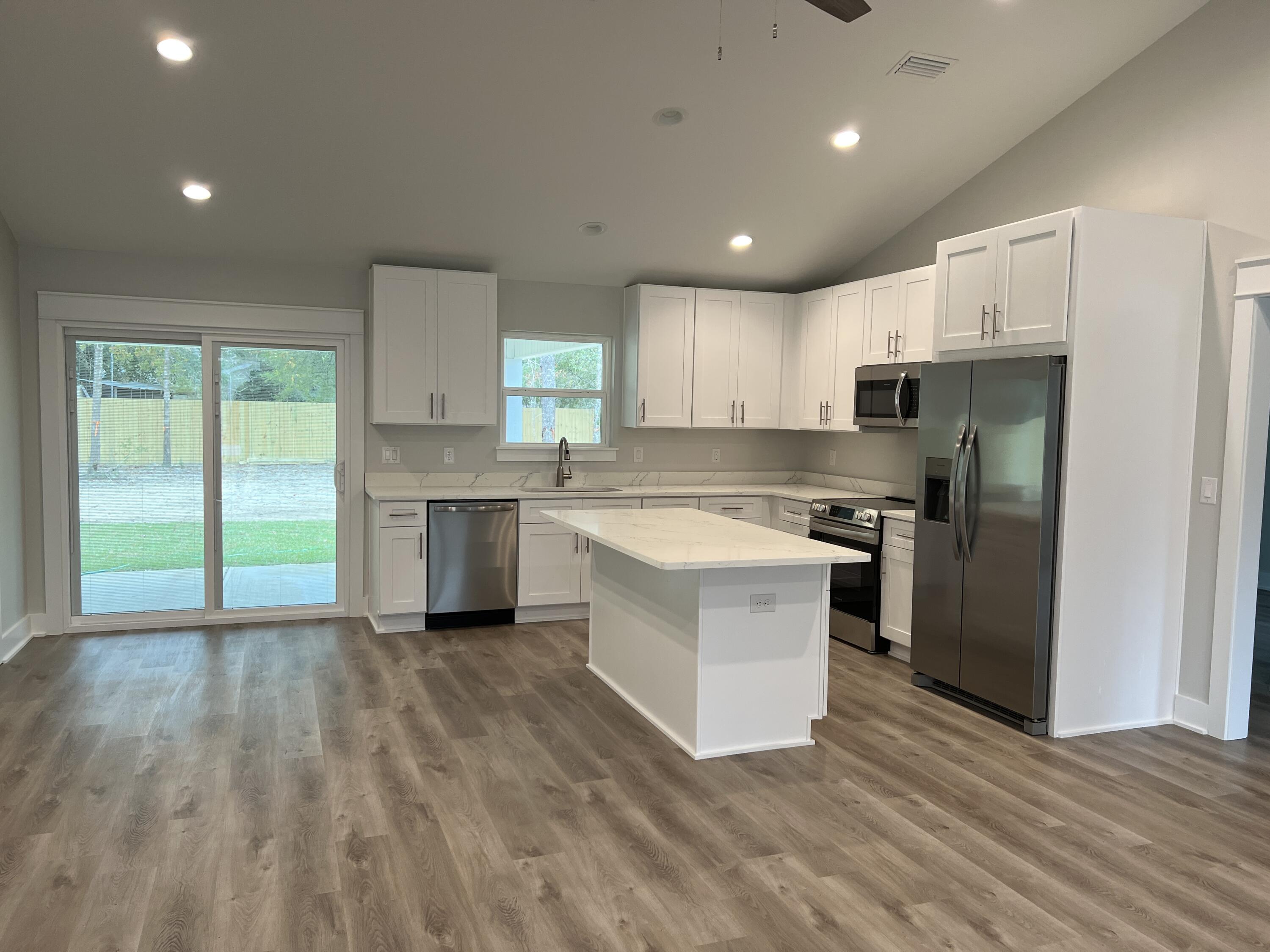 OAKWOOD LAKES ESTATES - Residential