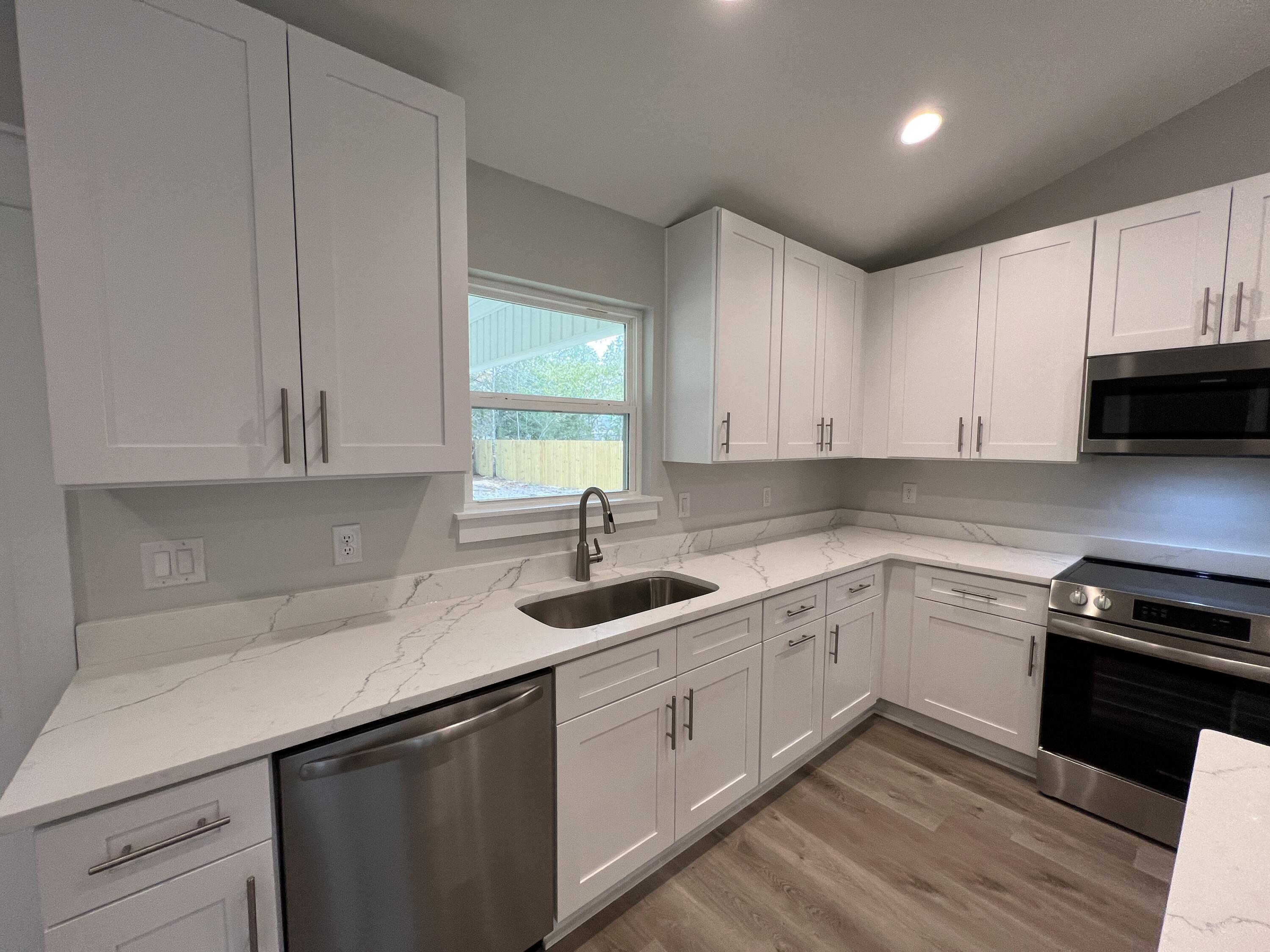 OAKWOOD LAKES ESTATES - Residential