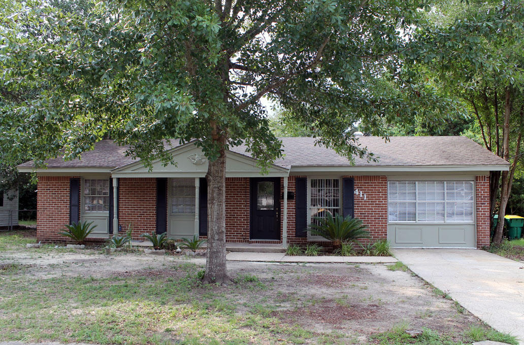 CAROL ANNE MANOR - Residential