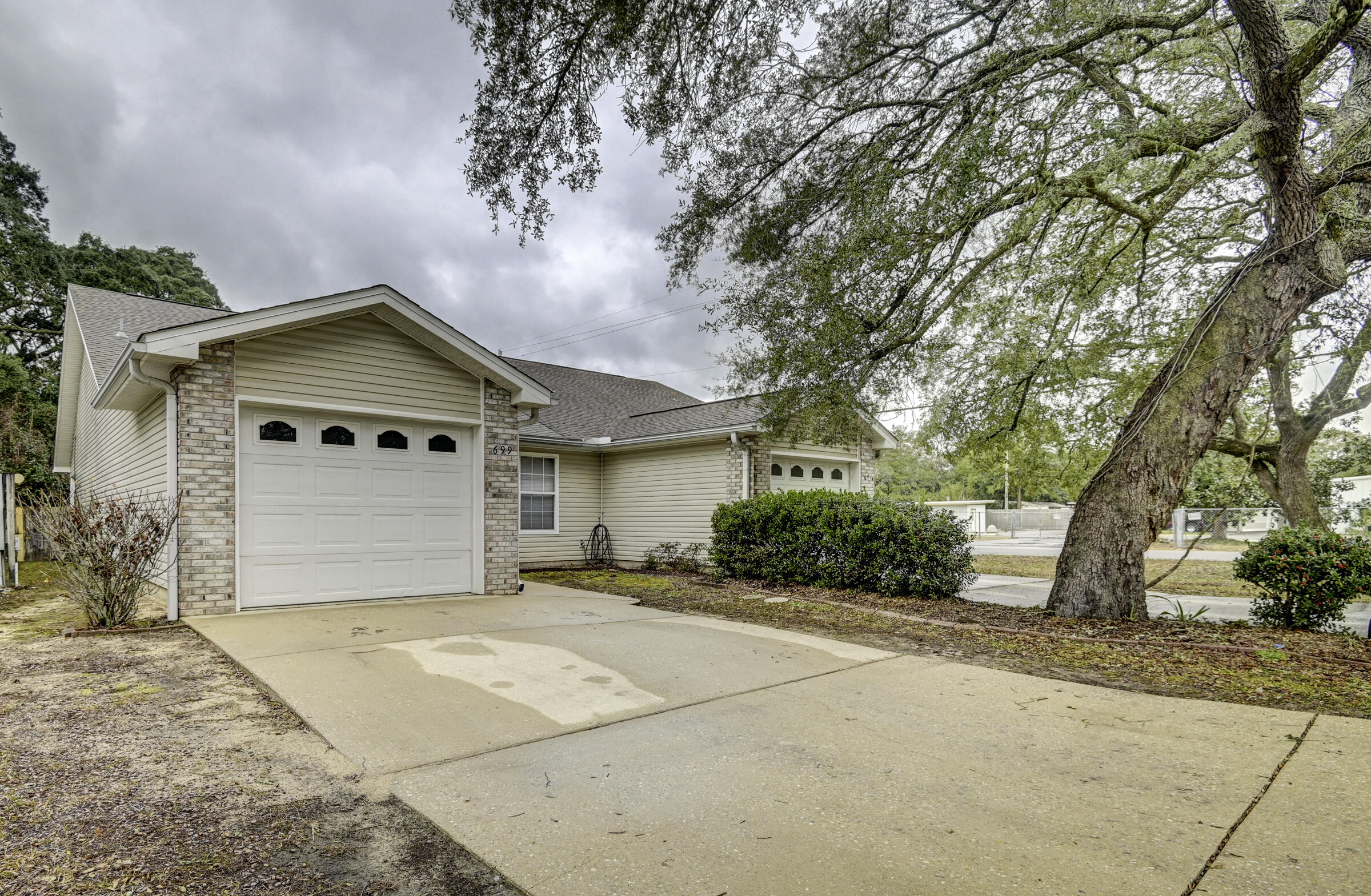 SHANYN TAYLOR OAKS - Residential