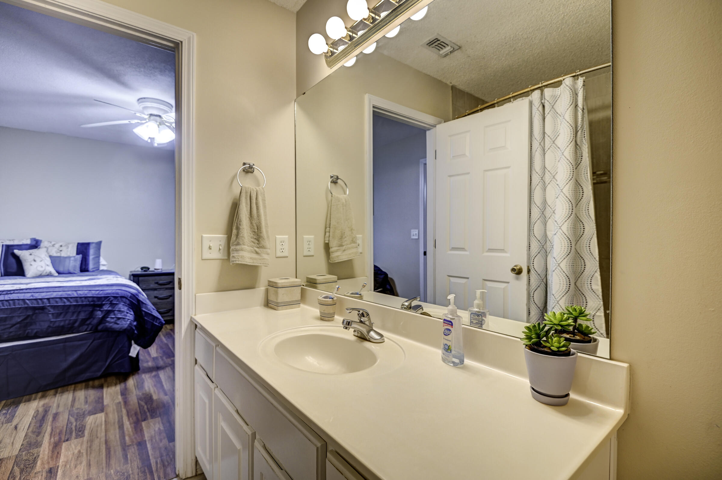 SHANYN TAYLOR OAKS - Residential