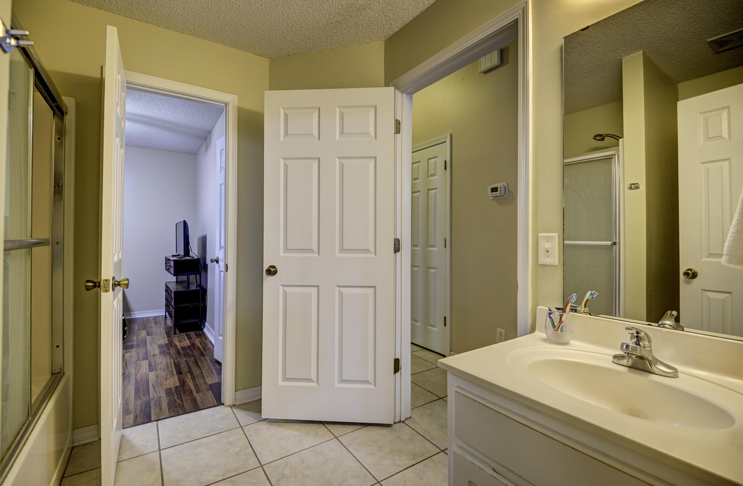 SHANYN TAYLOR OAKS - Residential