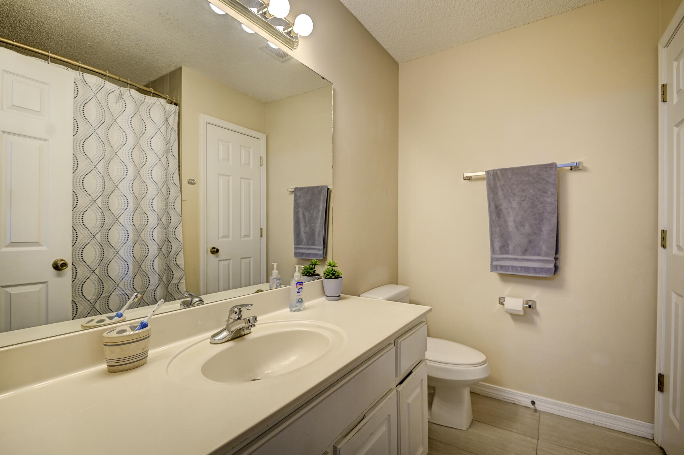 SHANYN TAYLOR OAKS - Residential