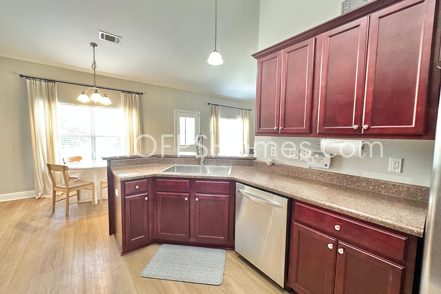 ROLLING RIDGE S/D - Residential Lease