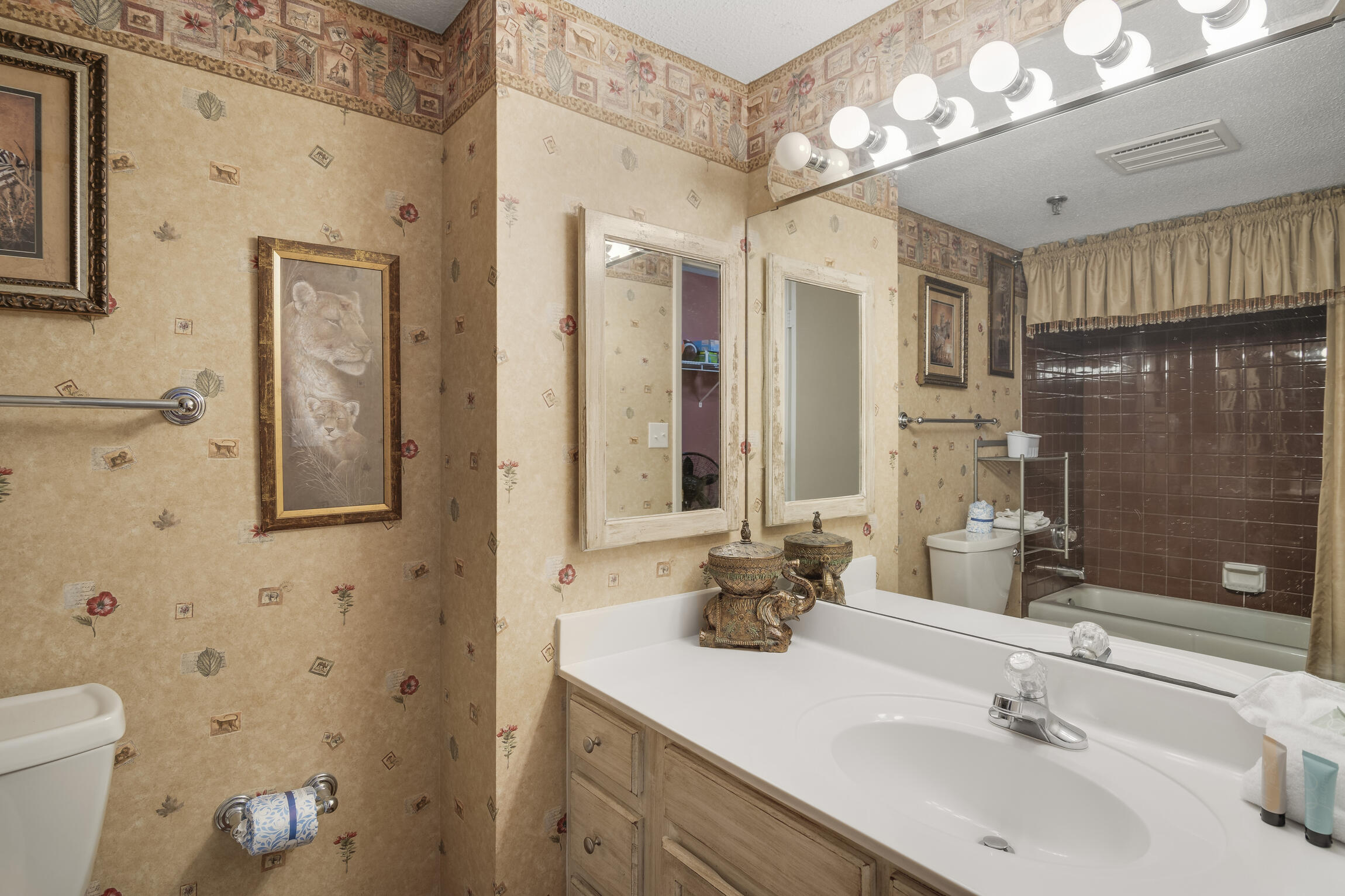 BREAKERS EAST CONDO - Residential