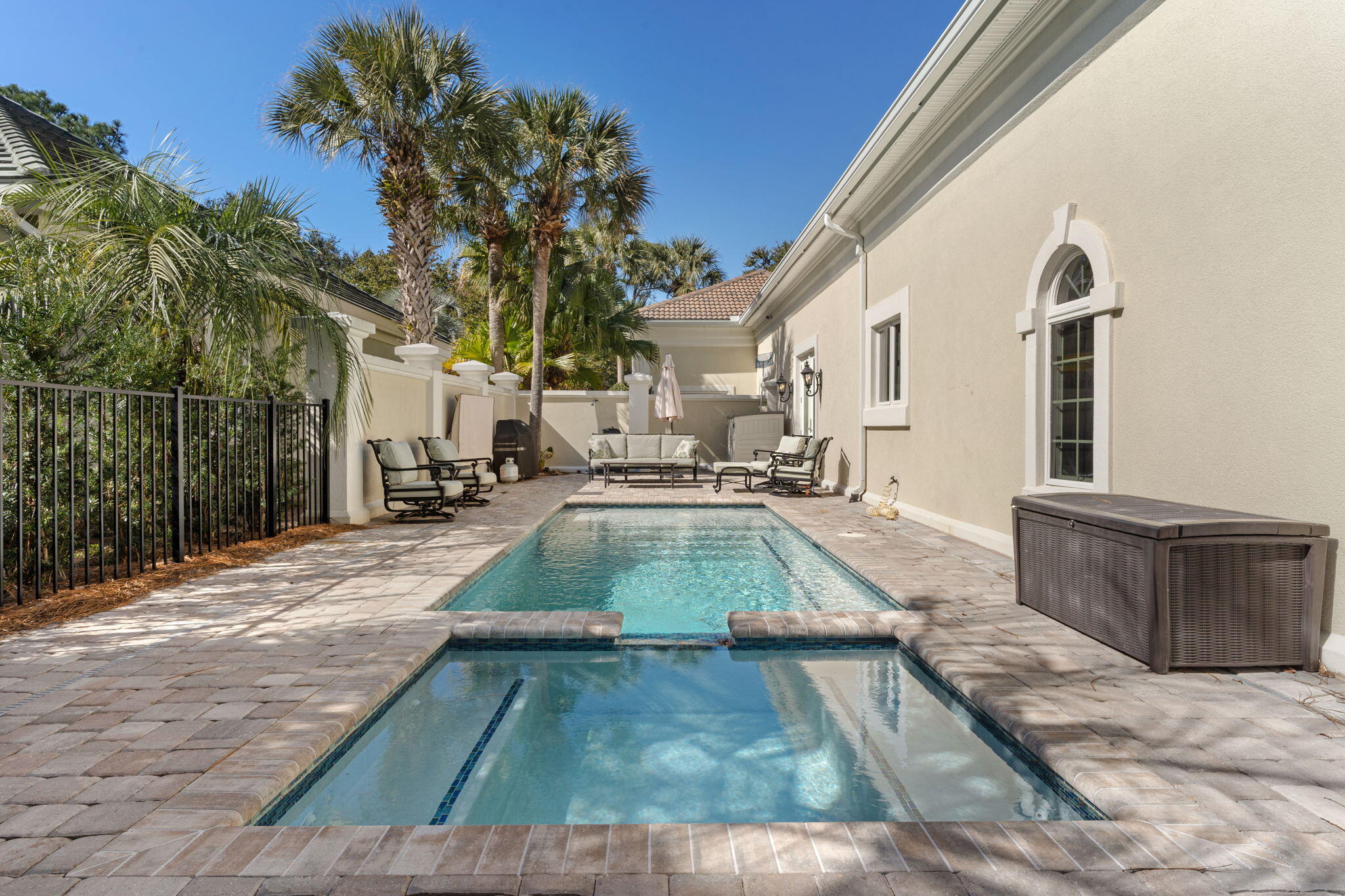 BAYTOWNE AVE EAST - Residential