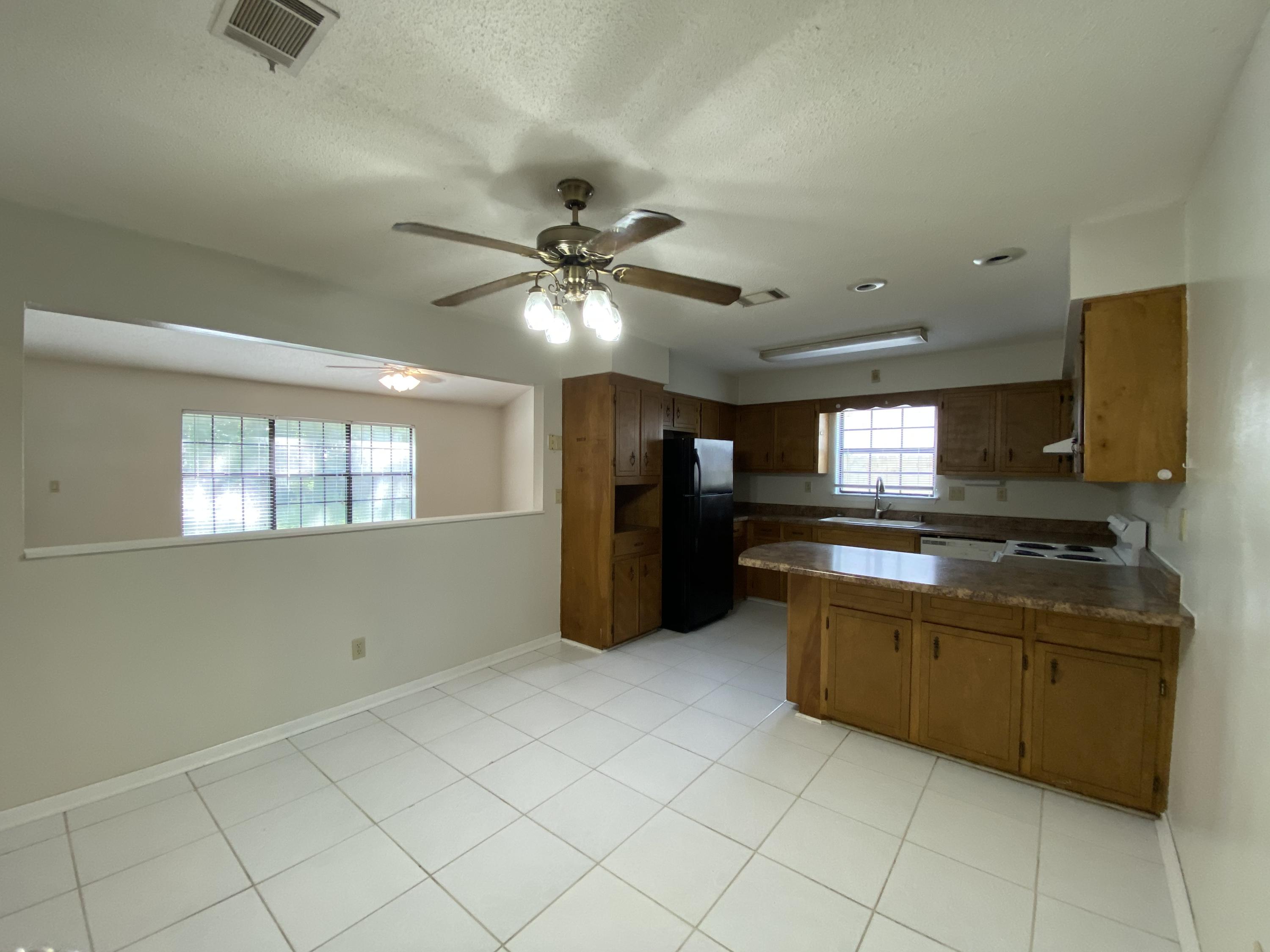 PINEWOOD ESTATES 2 - Residential Lease
