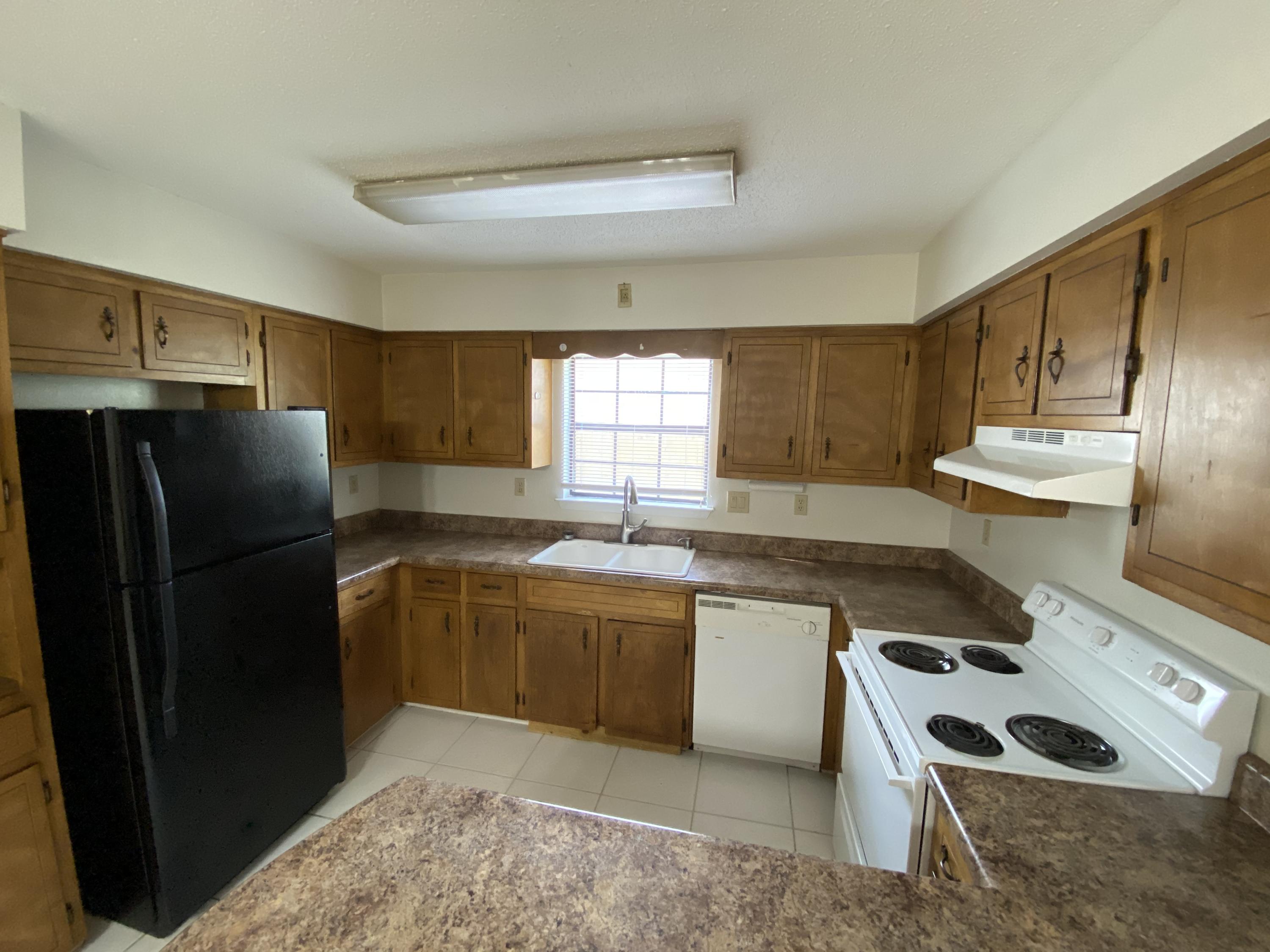 PINEWOOD ESTATES 2 - Residential Lease