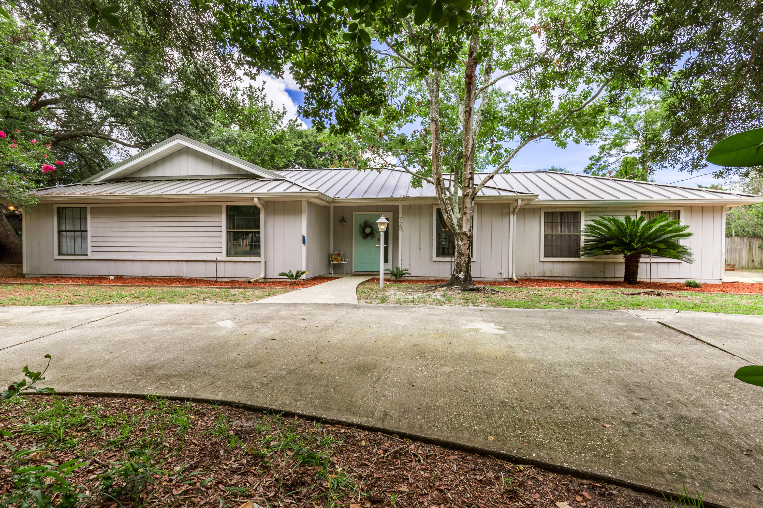Great Neighborhood in the heart of Destin. Newly renovated kitchen with Quartz counter tops and tile back splash, breakfast bar, Stone wall fire place. Over sized garage with room for those home projects. Huge back yard, plenty of room for a pool if wanted. Storage shed, privacy fence, Circle Drive way. Please view video tour attached.