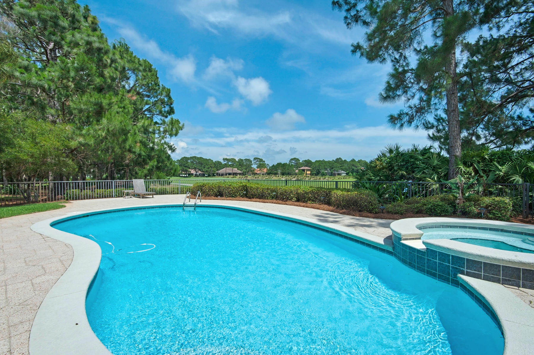 ISLAND GREEN - Residential