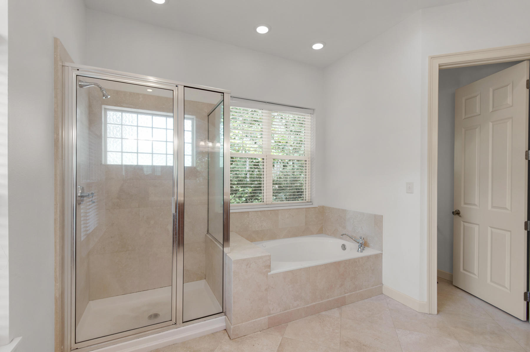 ISLAND GREEN - Residential