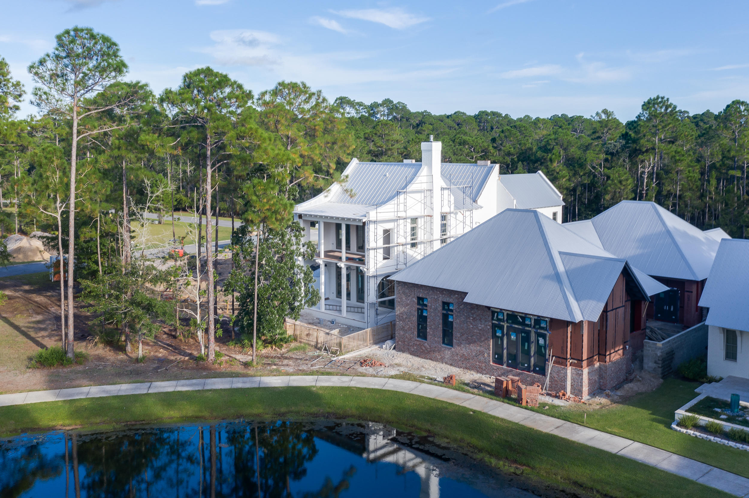 CHURCHILL OAKS - Residential