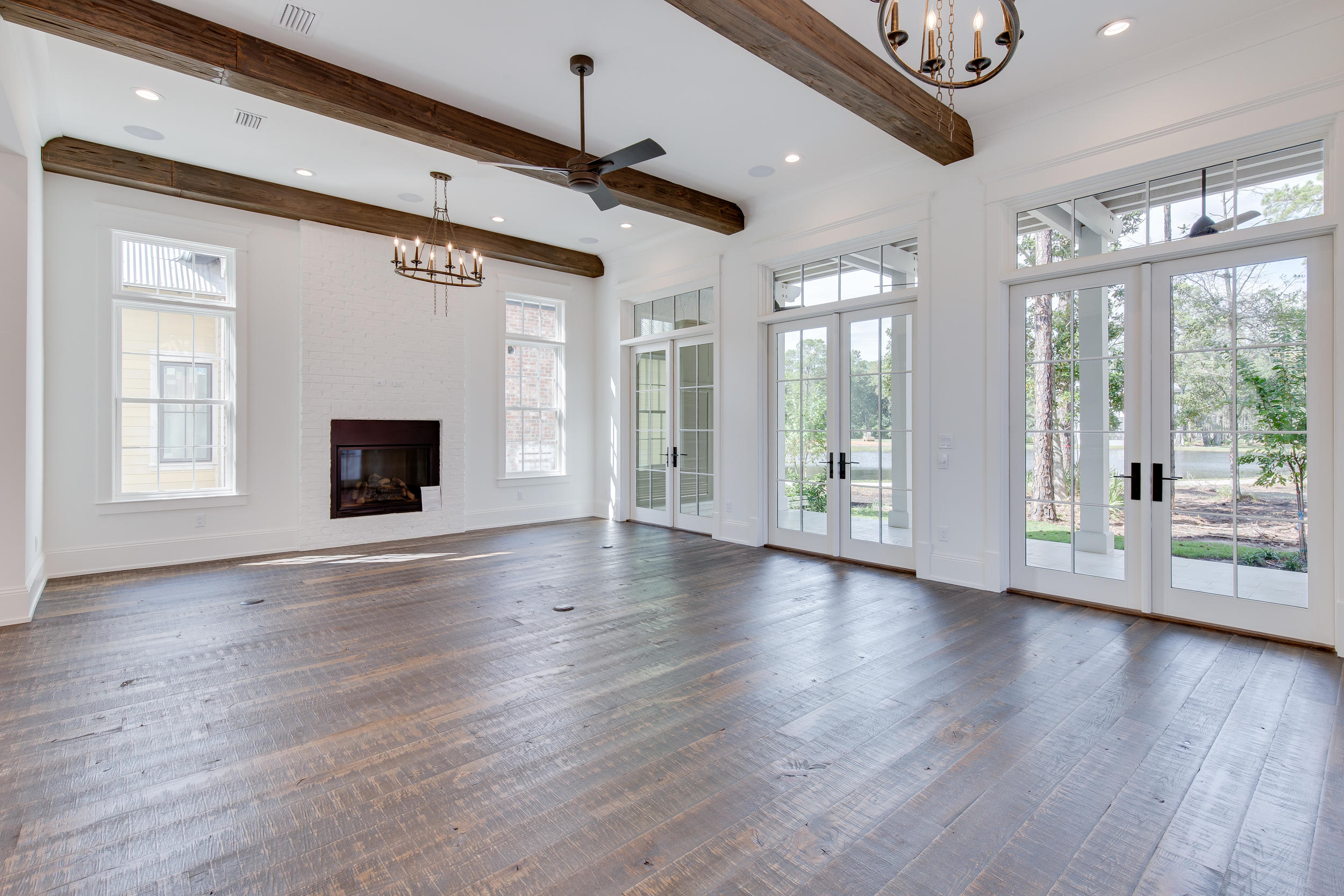 CHURCHILL OAKS - Residential