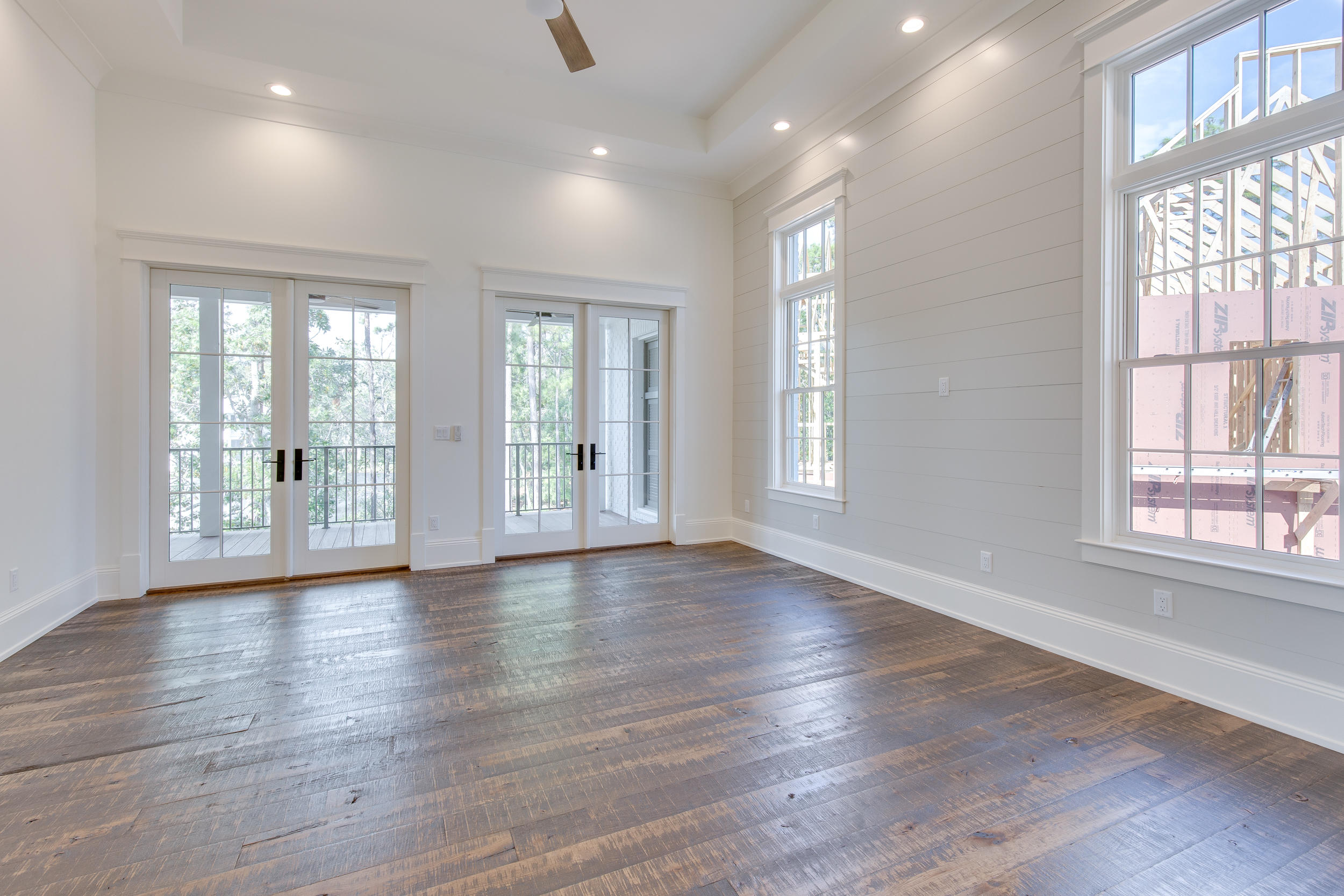 CHURCHILL OAKS - Residential