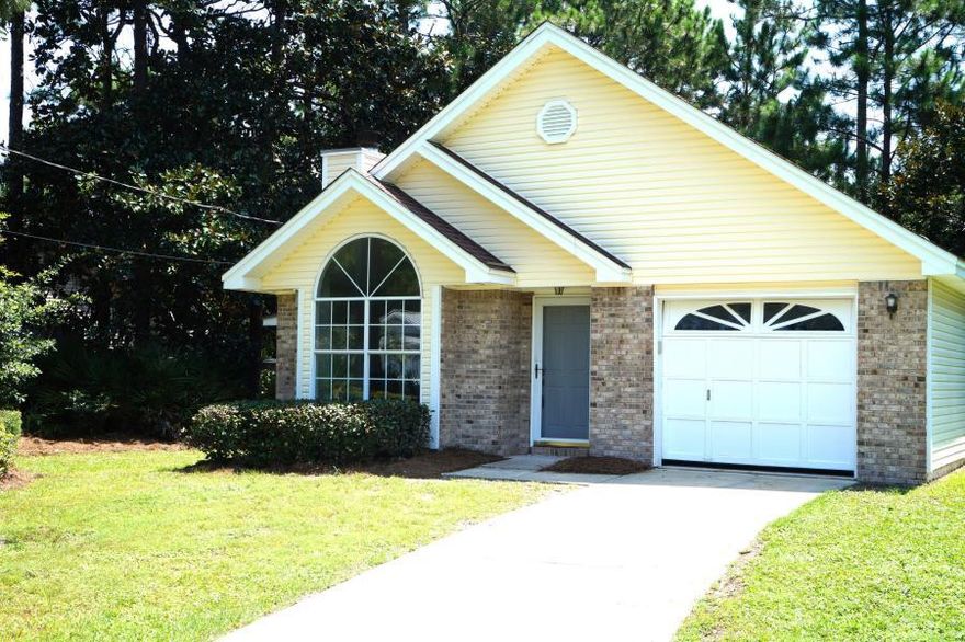 This home has just recently been remodeled! It's in a great located right off of Hwy 393, just to the South is the beach and to the North is the bay. There is even a park with boat launch just down the road!
Additional pet fees required if applicable